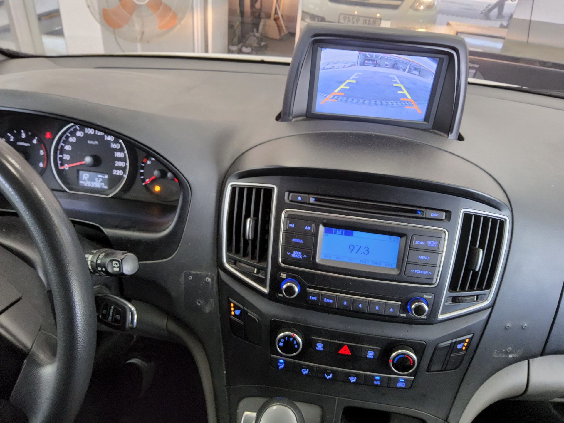 Hyundai Grand Starex 2017 - Image 16
