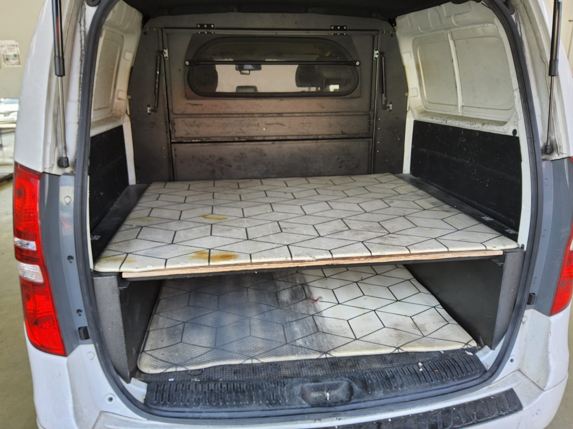 Hyundai Grand Starex 2017 - Image 14