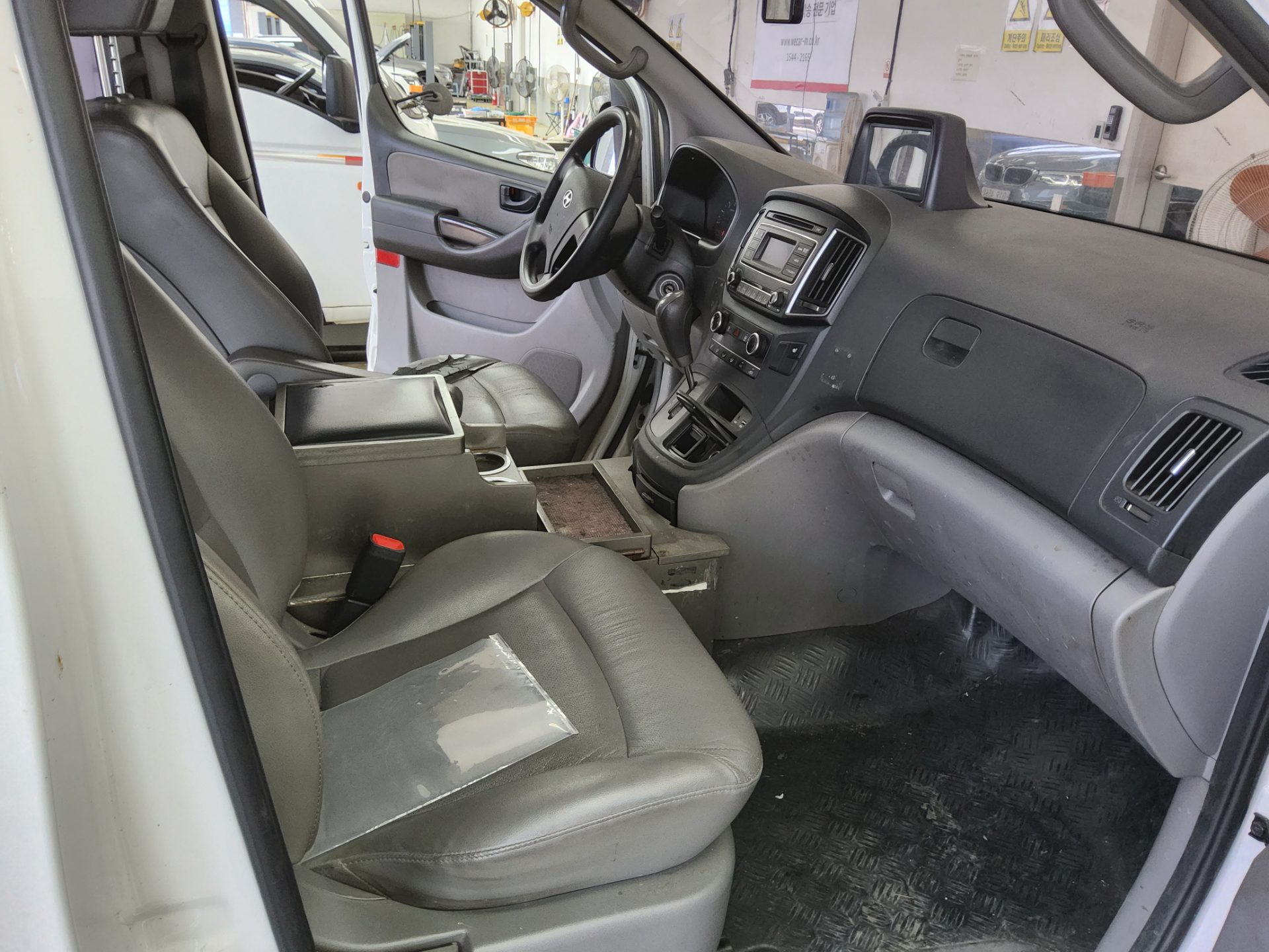 Hyundai Grand Starex 2017 - Image 13