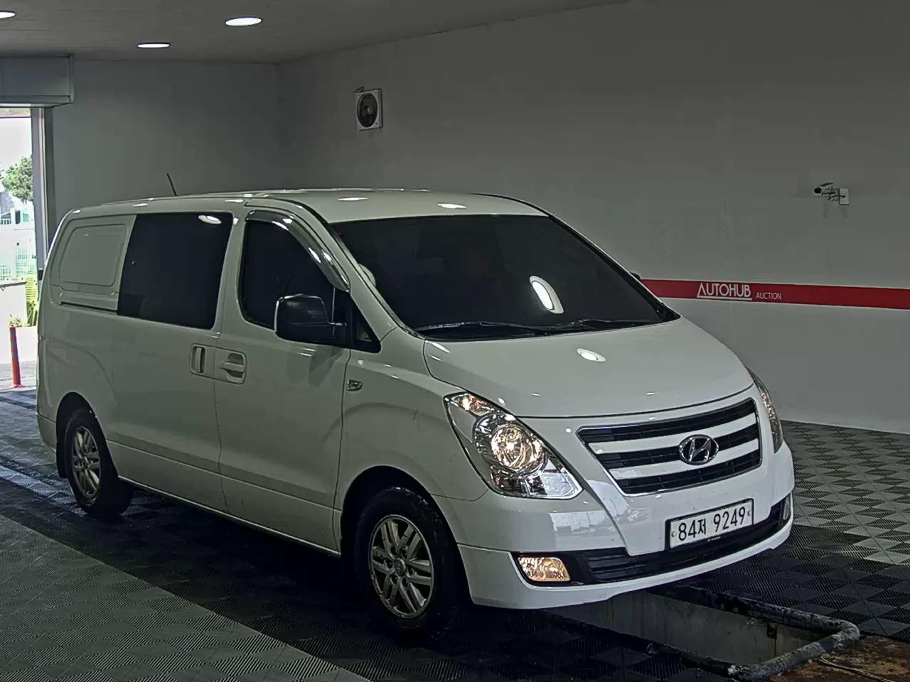 Hyundai Grand Starex 2017 - Image 2
