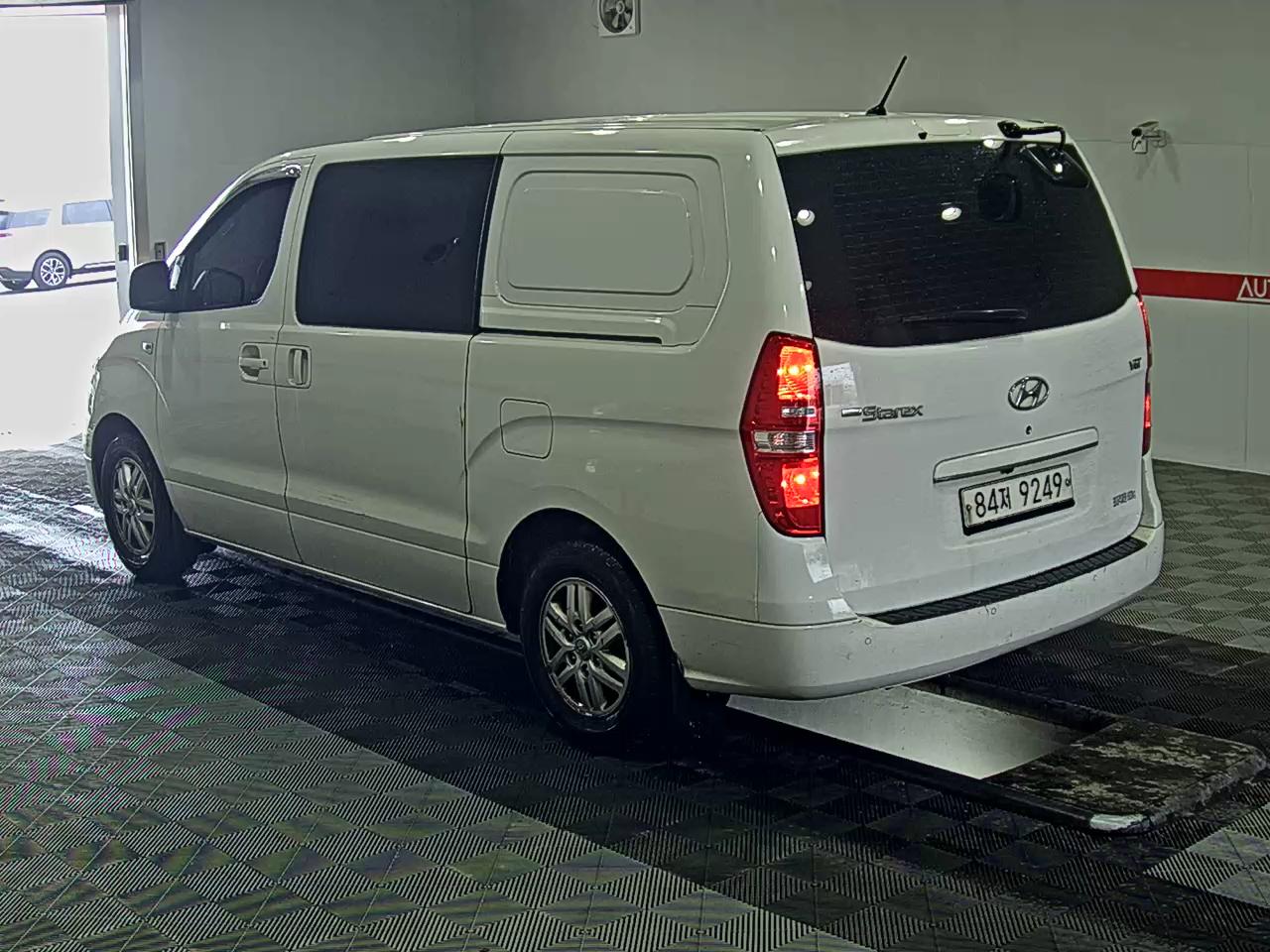 Hyundai Grand Starex 2017 - Image 5