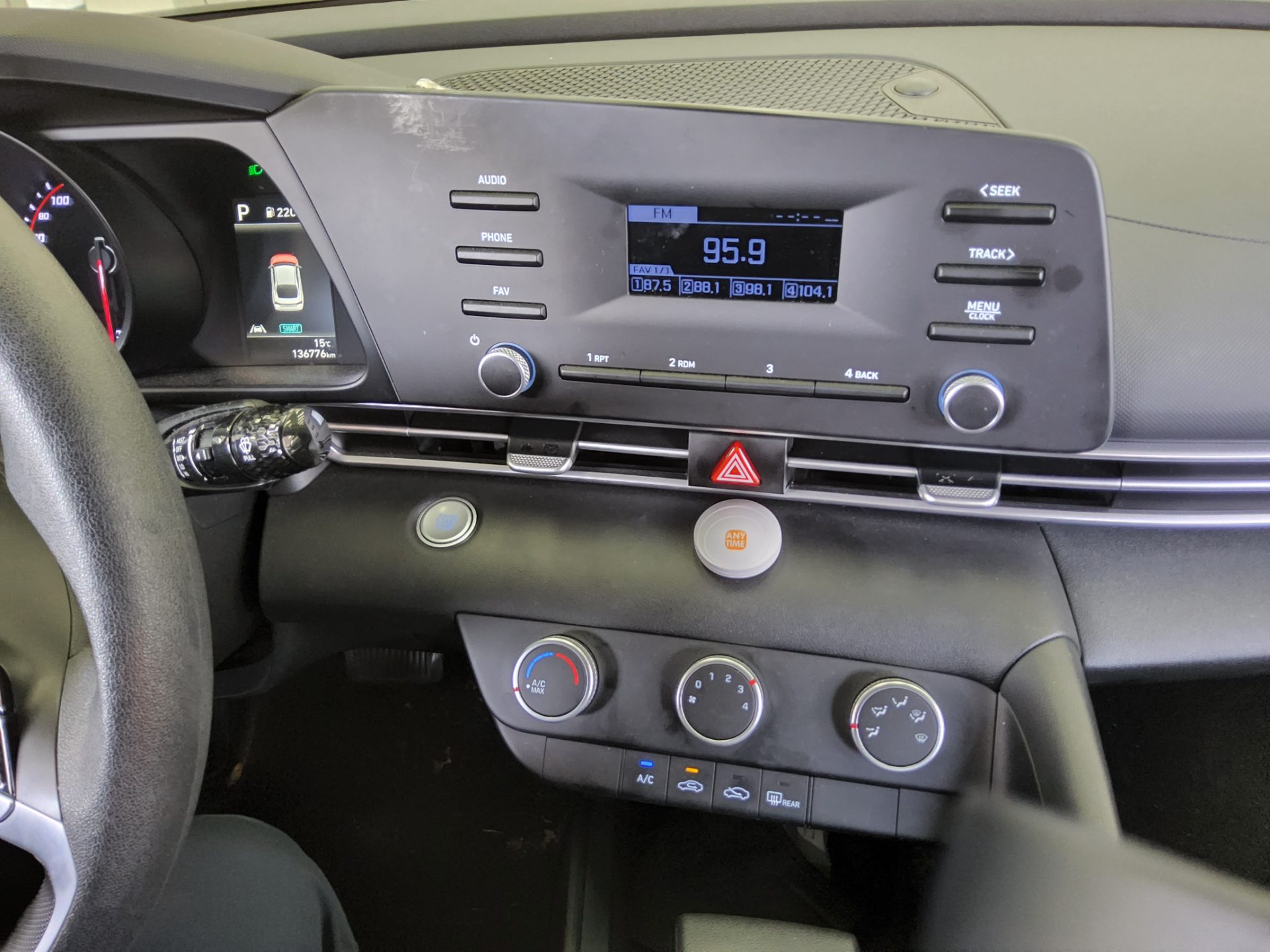 Hyundai Elantra 2022 - Image 16