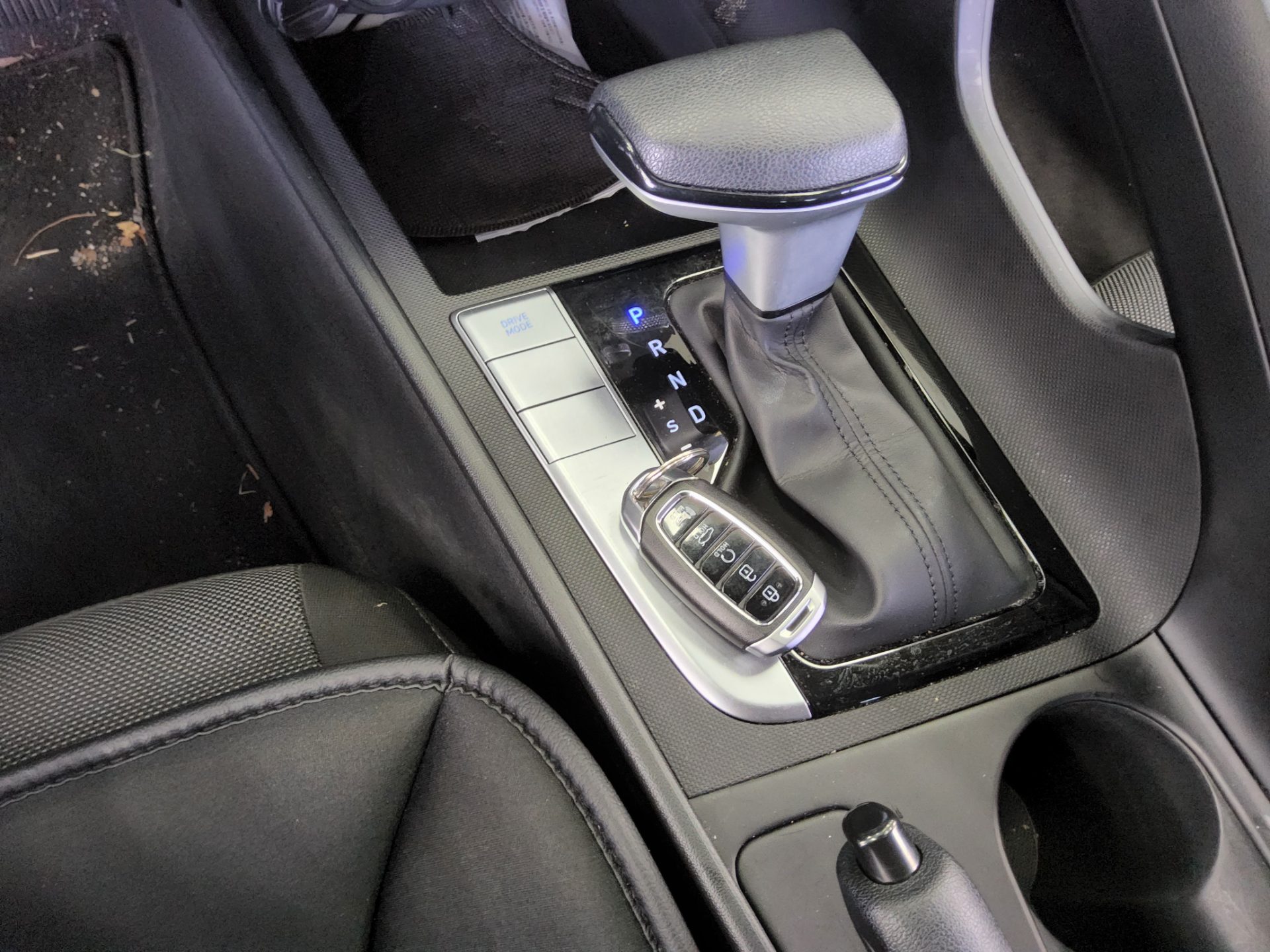 Hyundai Elantra 2022 - Image 17