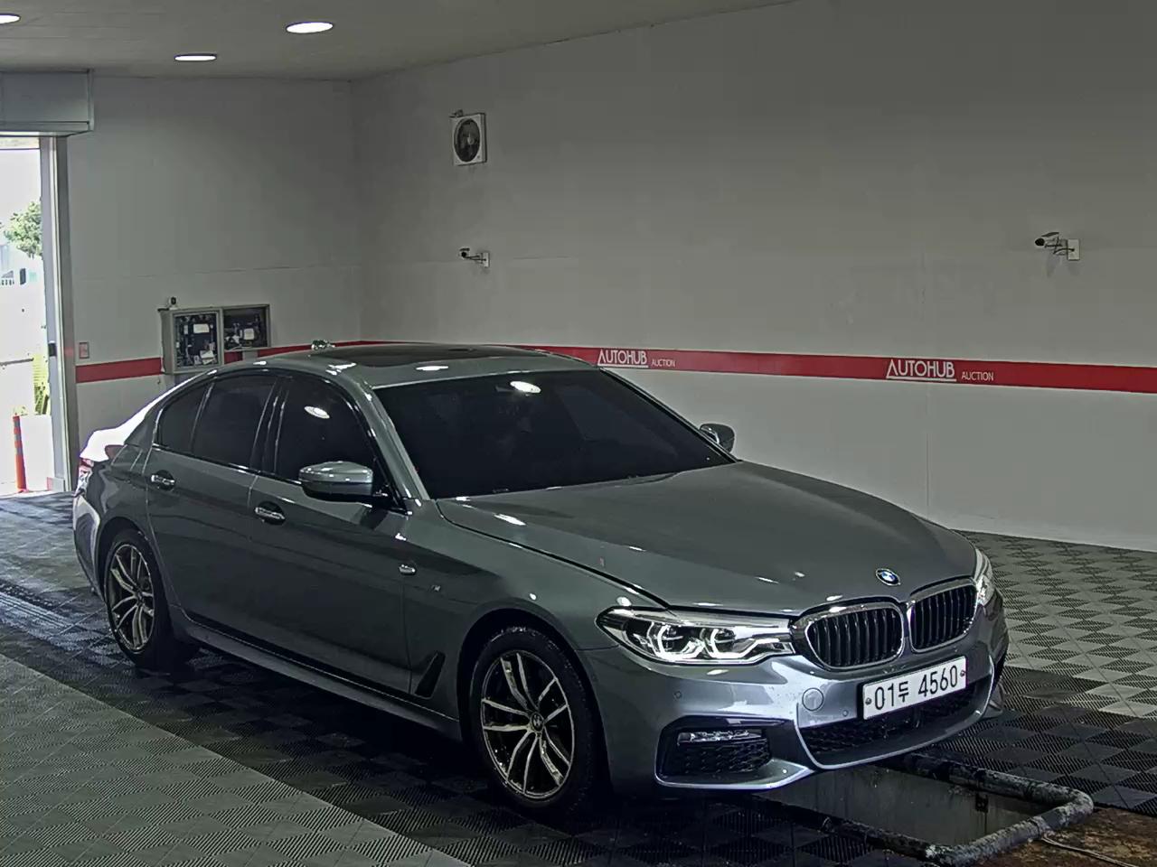 BMW 5 Series 2017 - Image 2