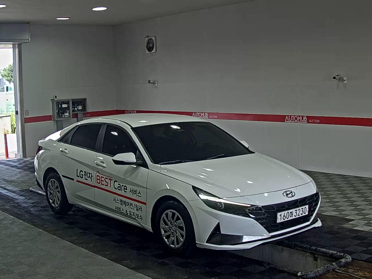 Hyundai Elantra 2022 - Image 2