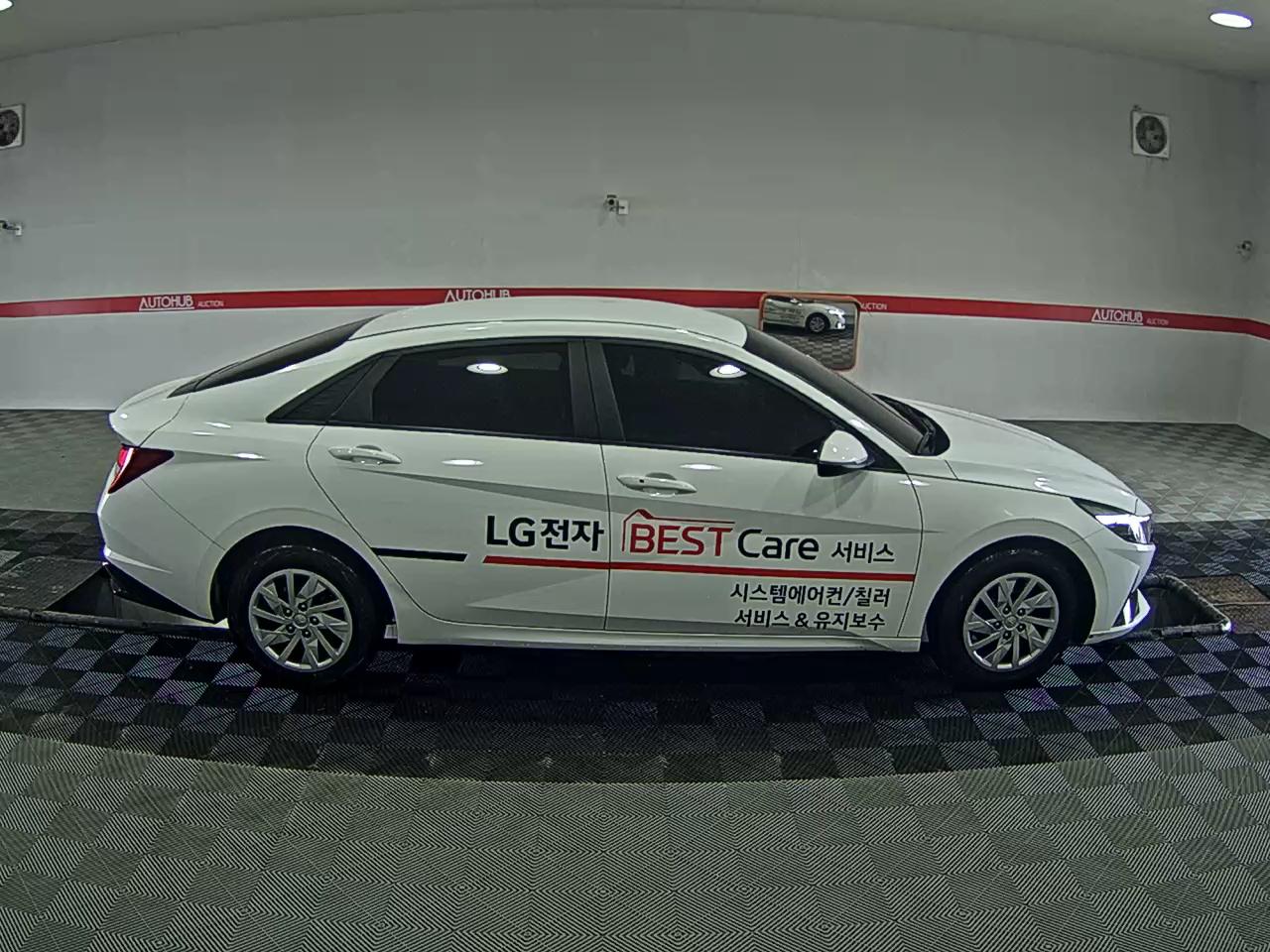 Hyundai Elantra 2022 - Image 3