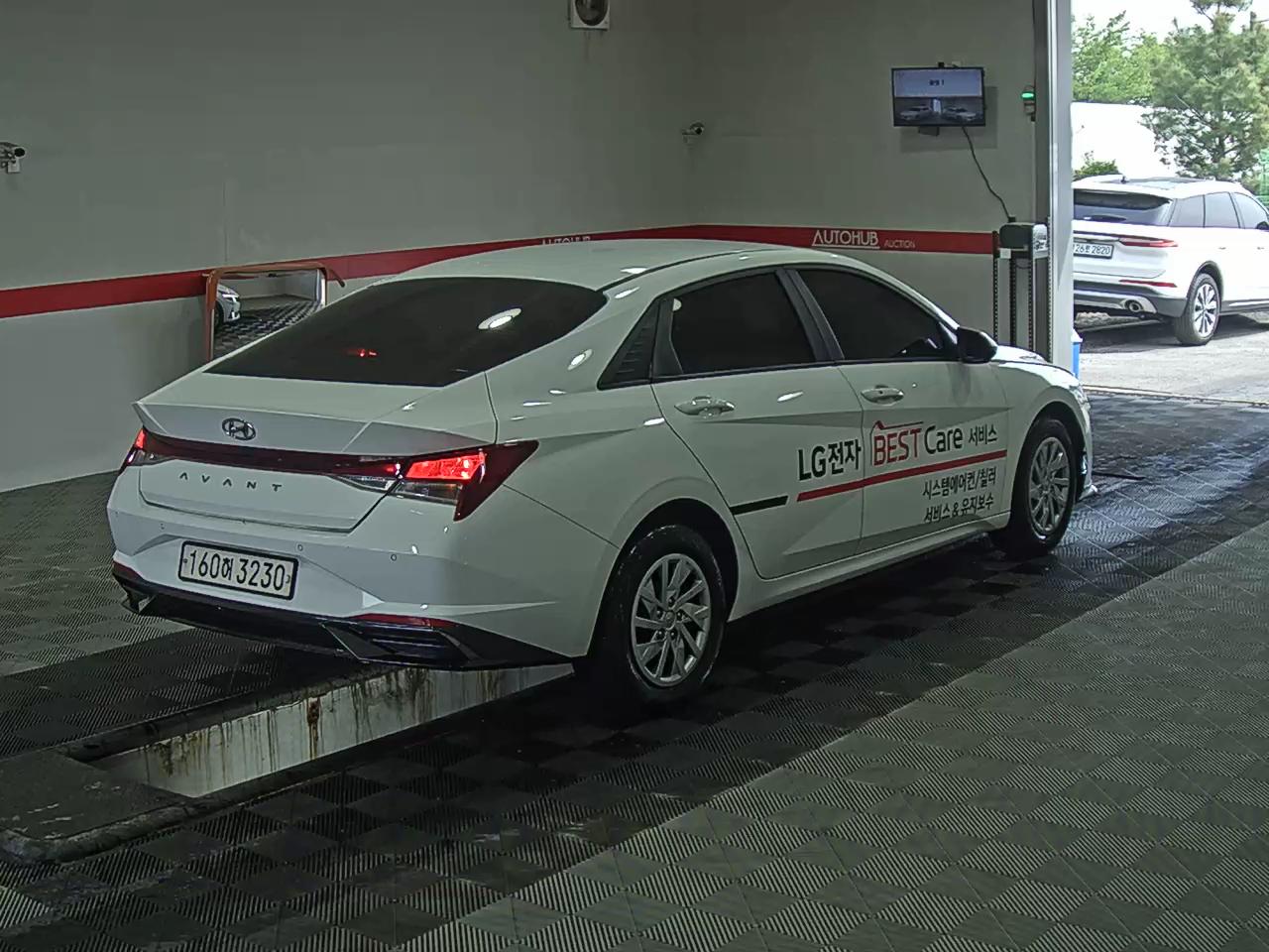 Hyundai Elantra 2022 - Image 4