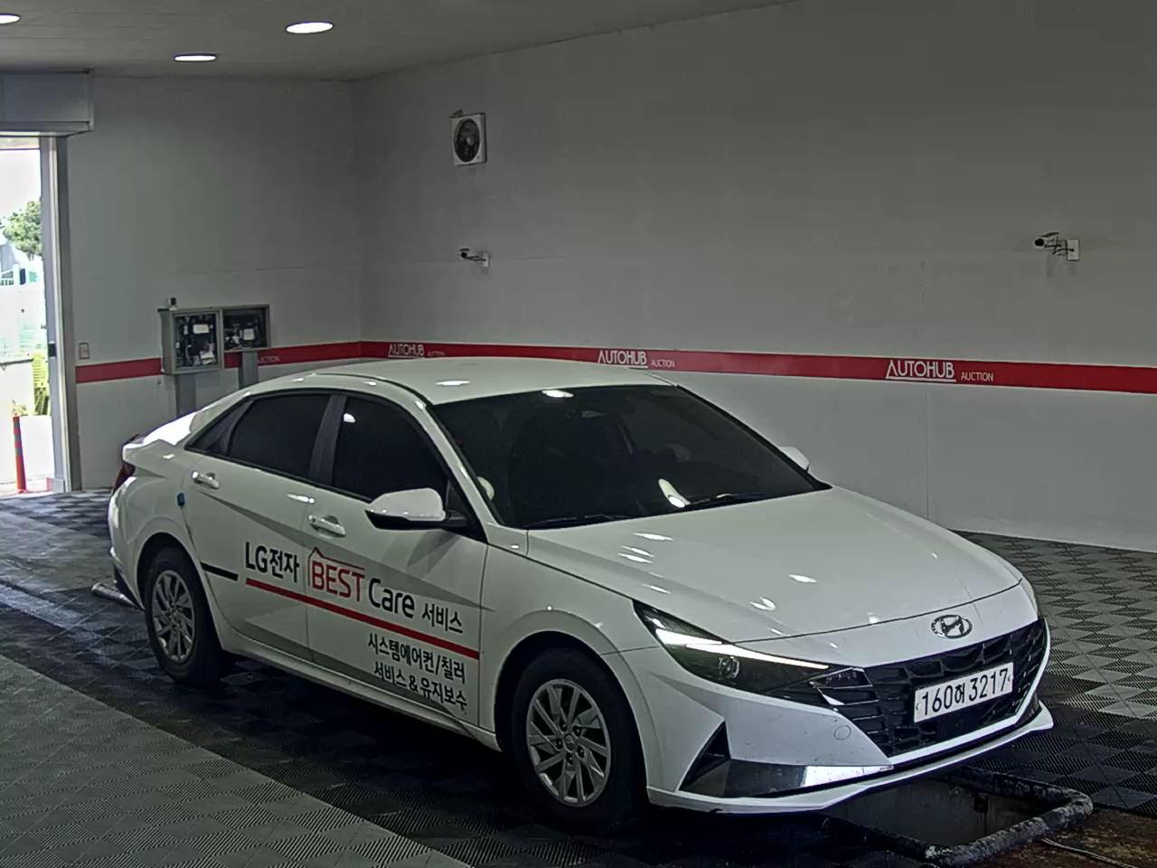 Hyundai Elantra 2022 - Image 2