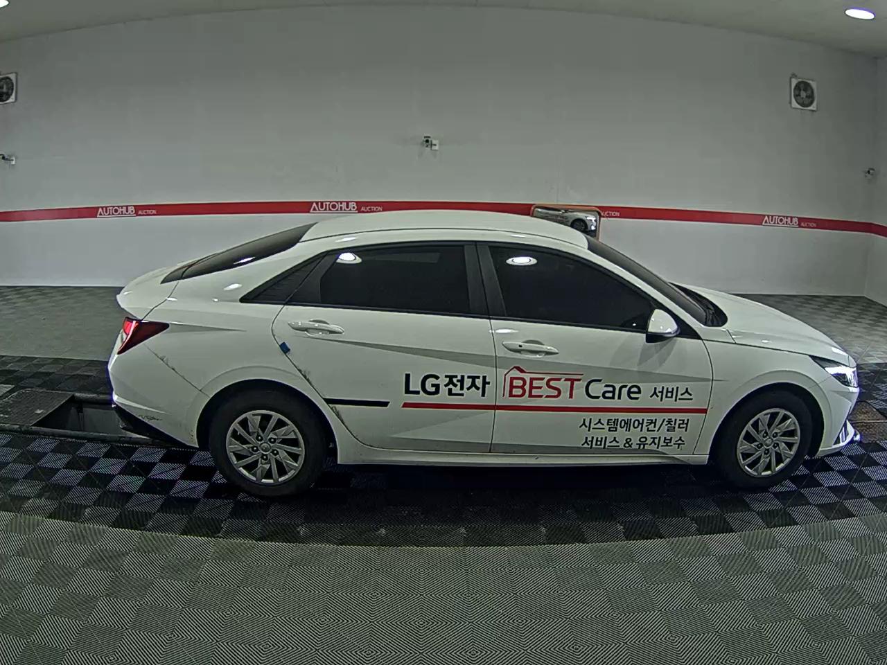 Hyundai Elantra 2022 - Image 3