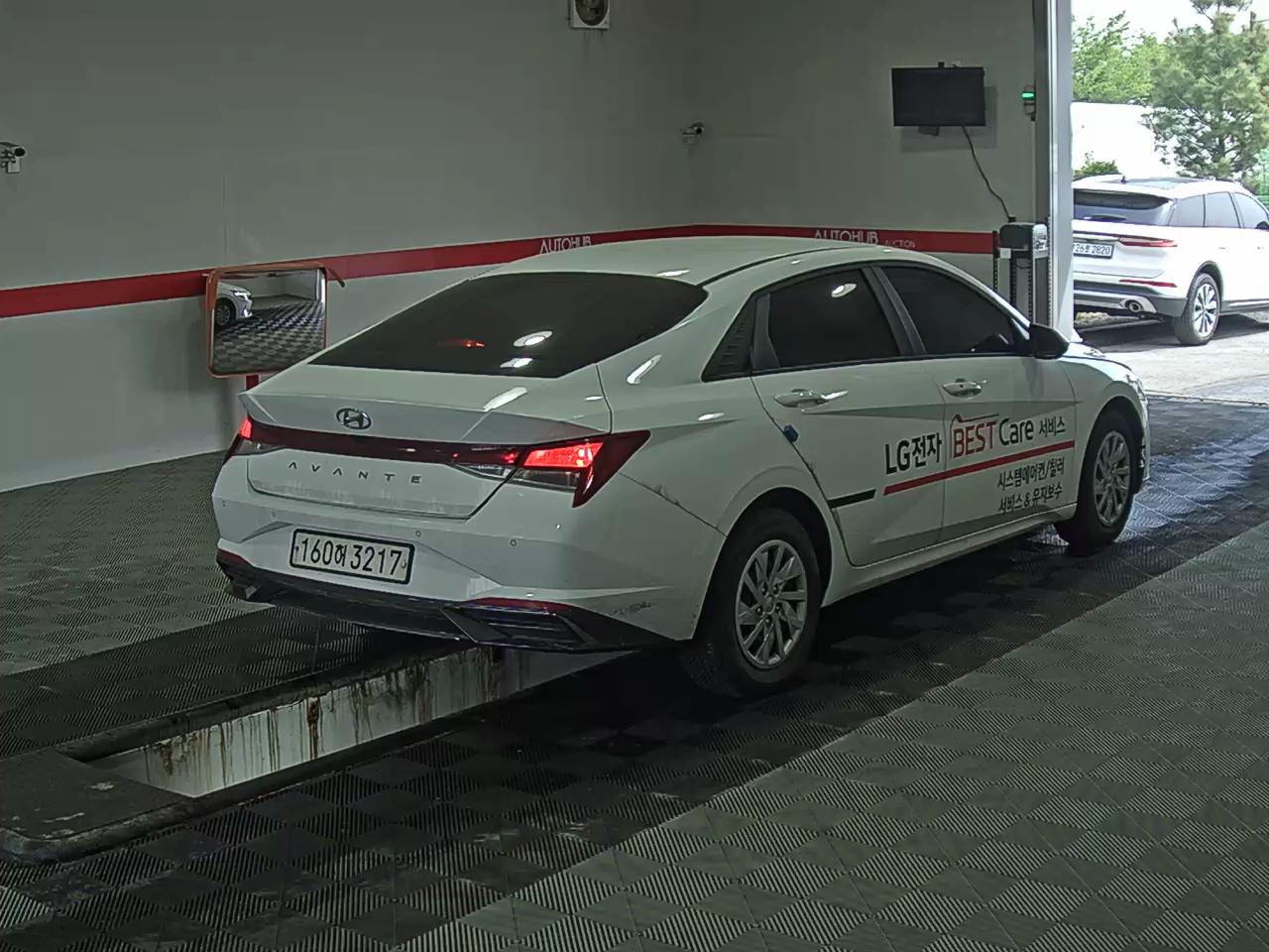 Hyundai Elantra 2022 - Image 4
