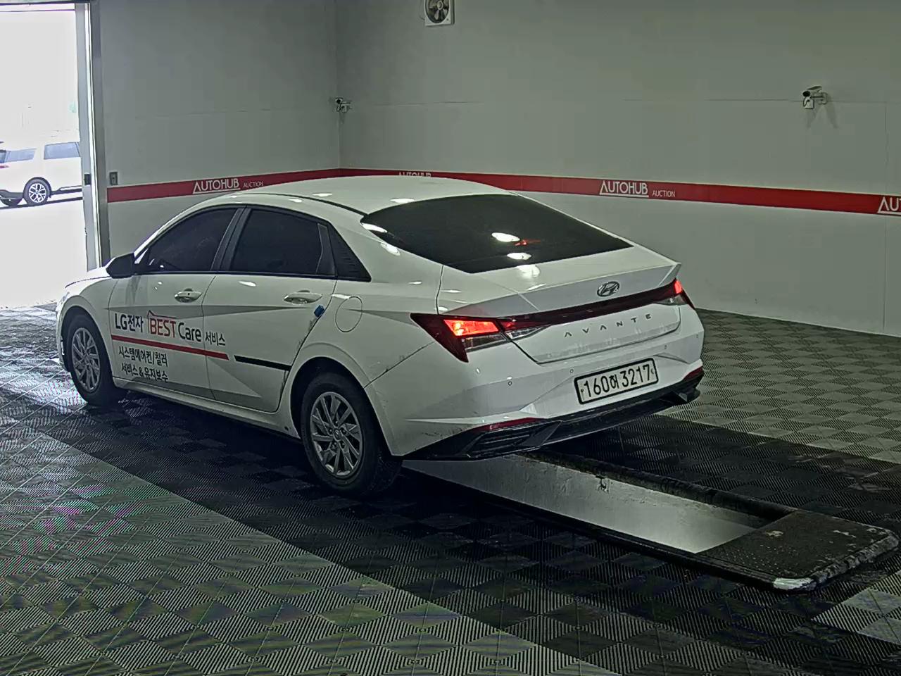 Hyundai Elantra 2022 - Image 5