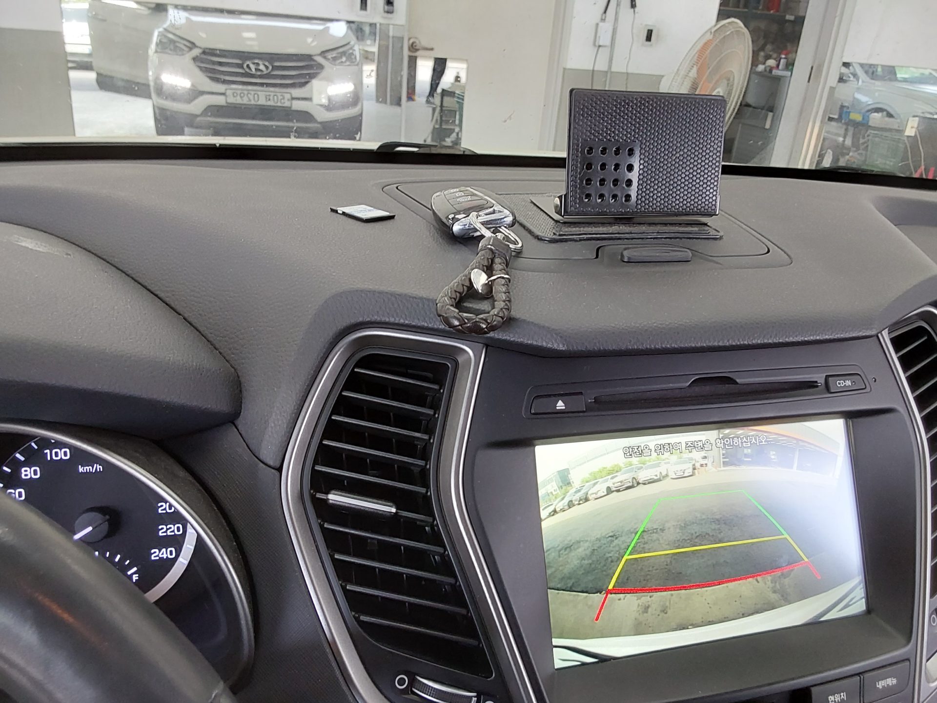 Hyundai Santa Fe 2016 - Image 16