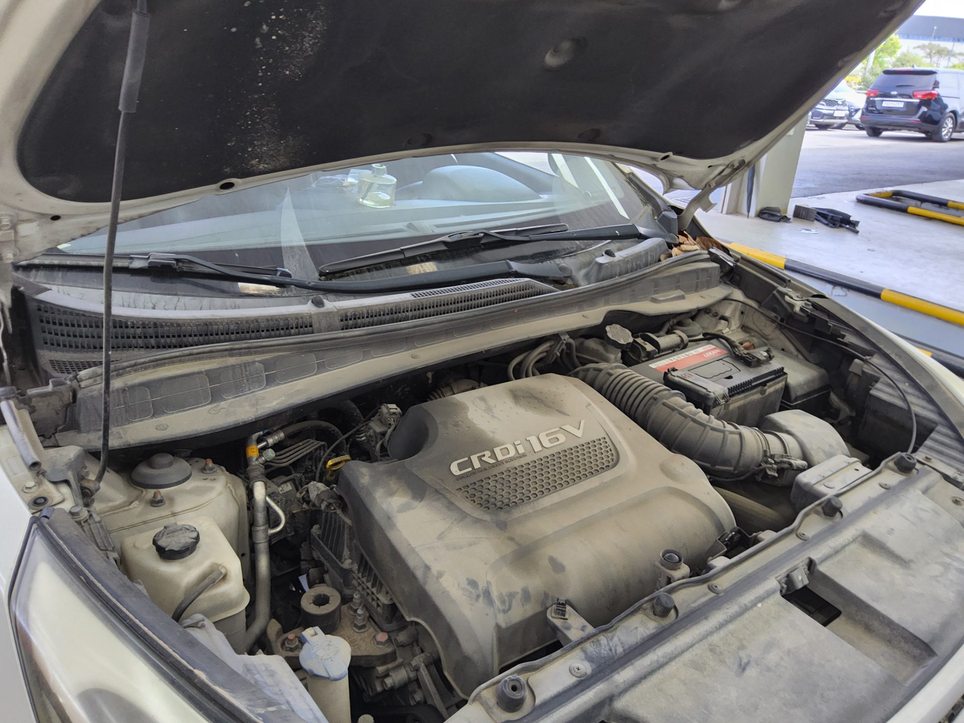 BMW iX 2014 - Image 18