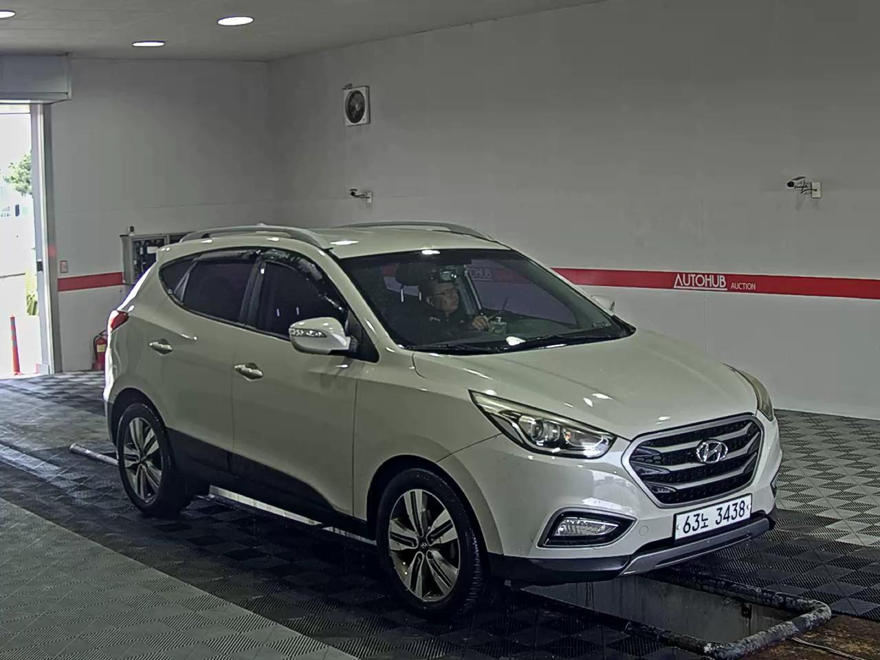 BMW iX 2014 - Image 2