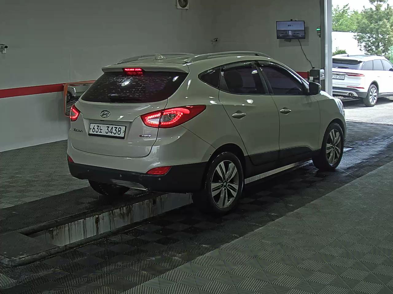 BMW iX 2014 - Image 4