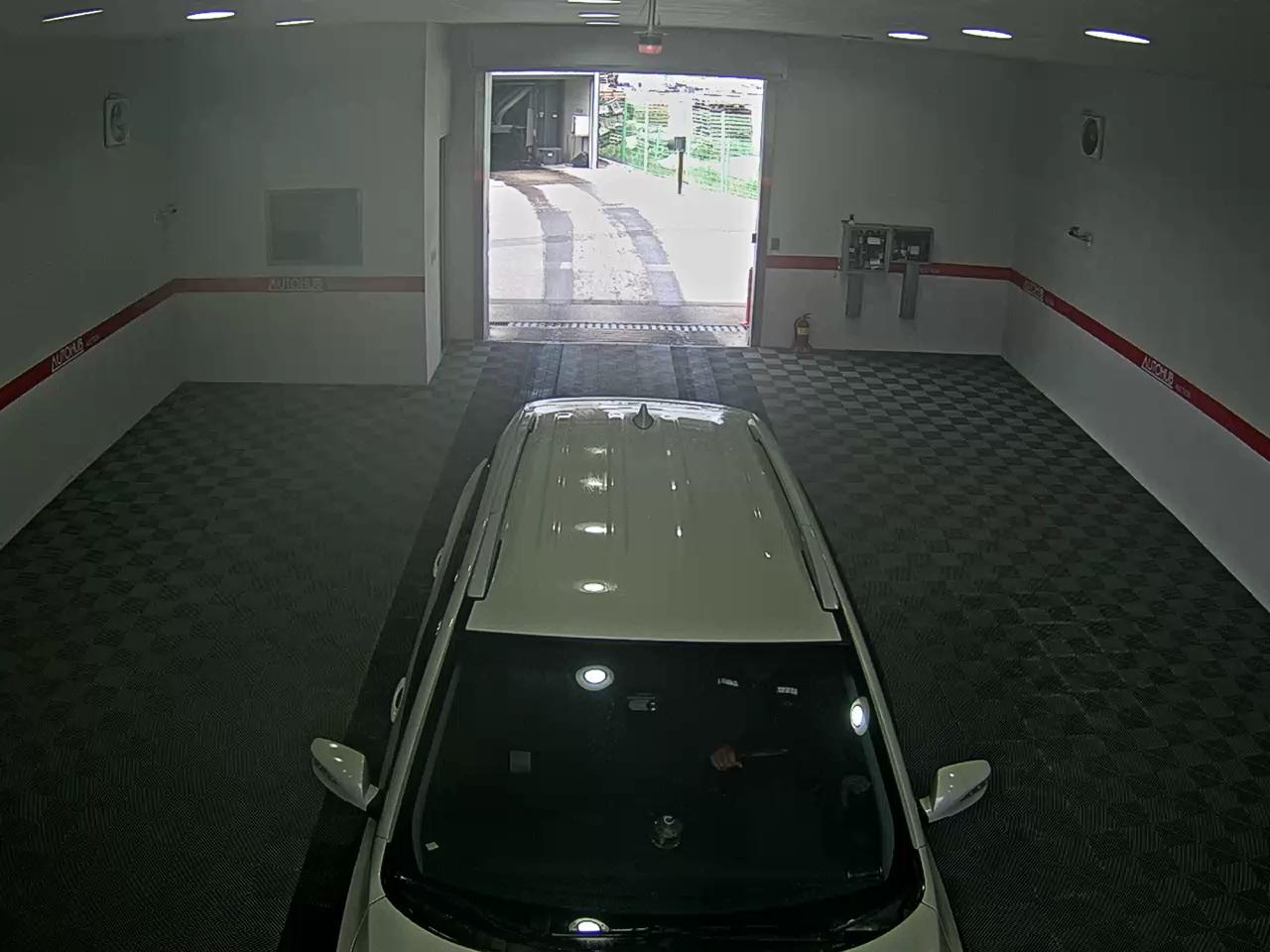 BMW iX 2014 - Image 6