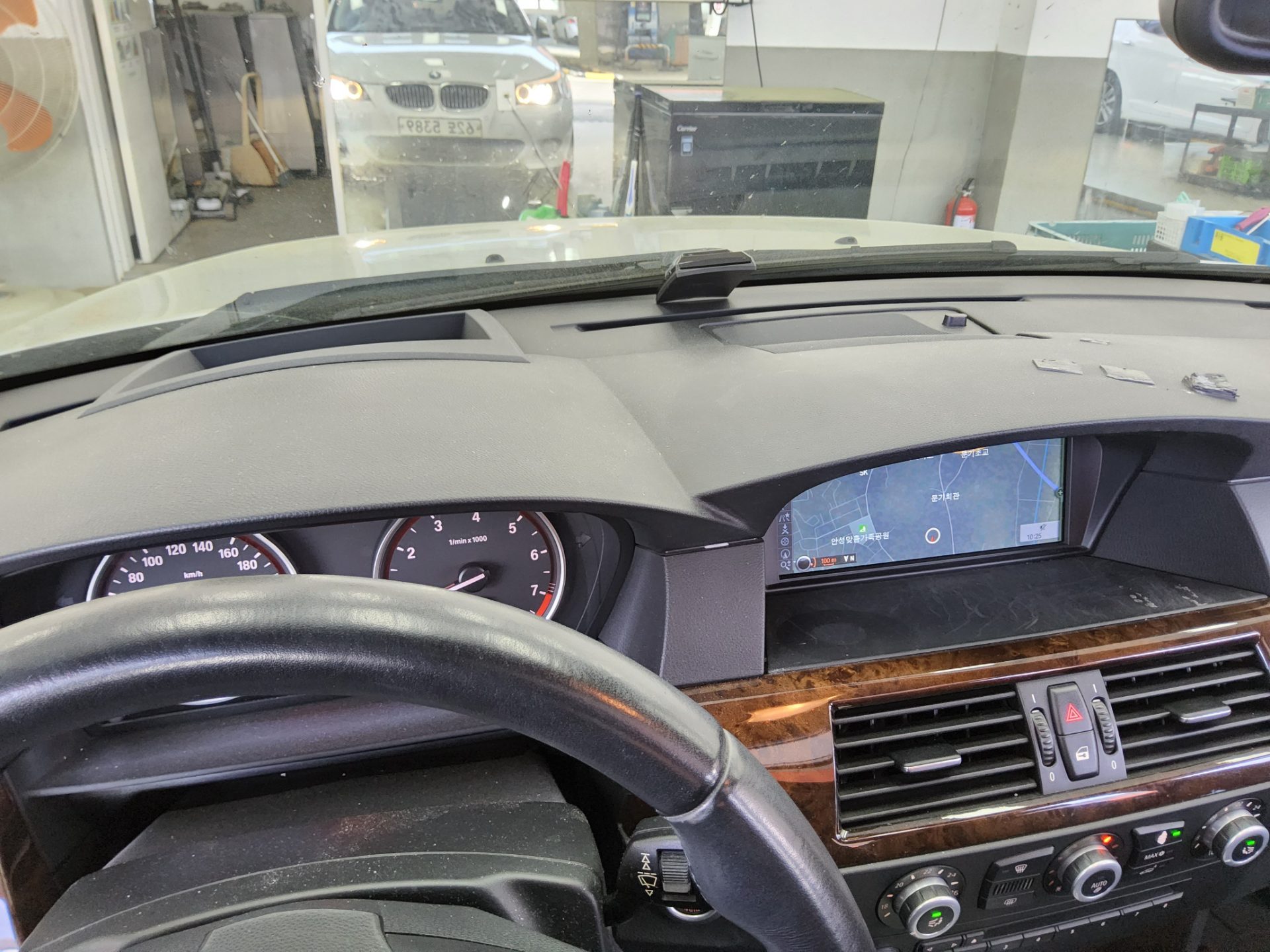 BMW 5 Series 2010 - Image 16