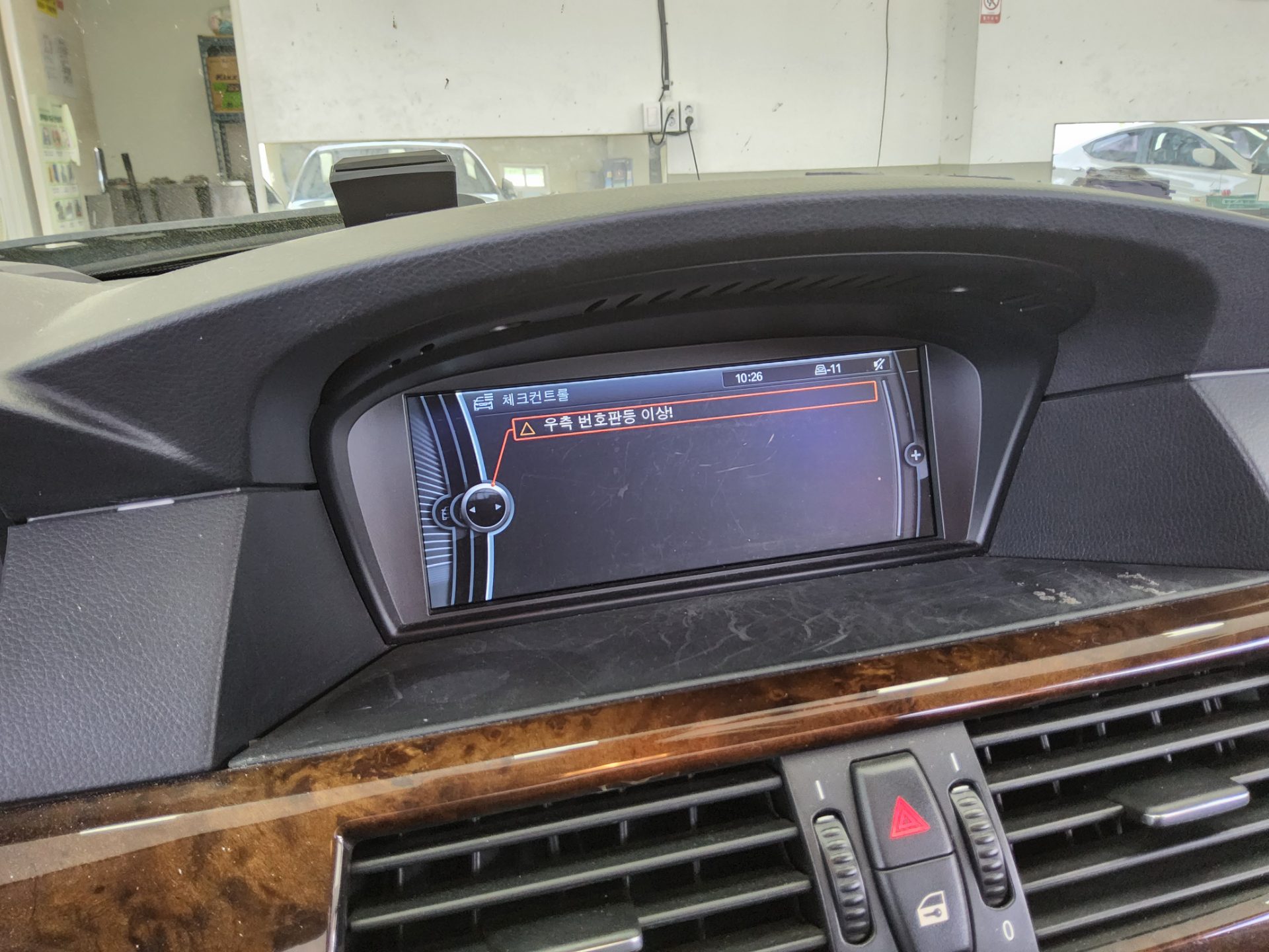 BMW 5 Series 2010 - Image 19