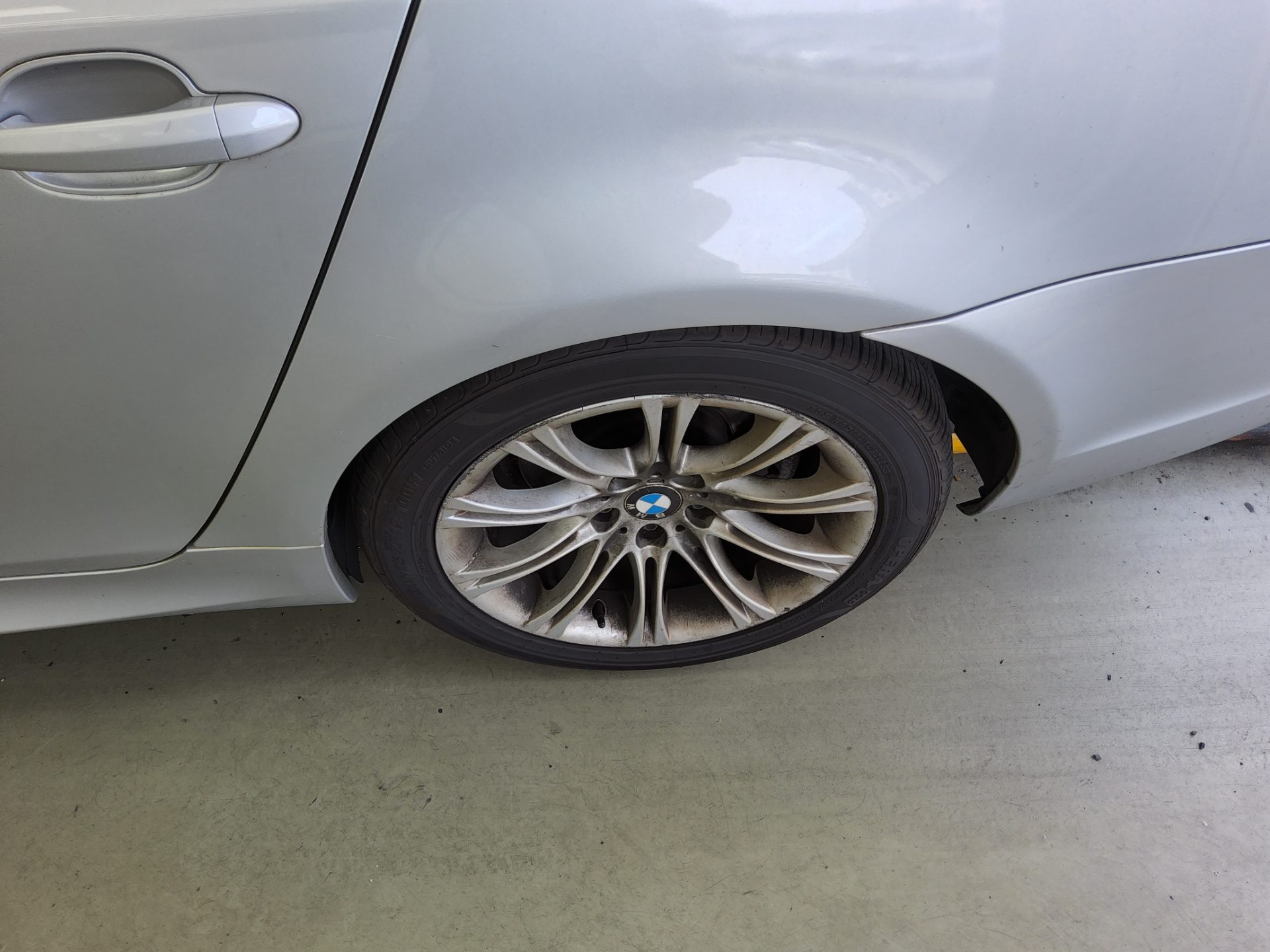 BMW 5 Series 2010 - Image 21
