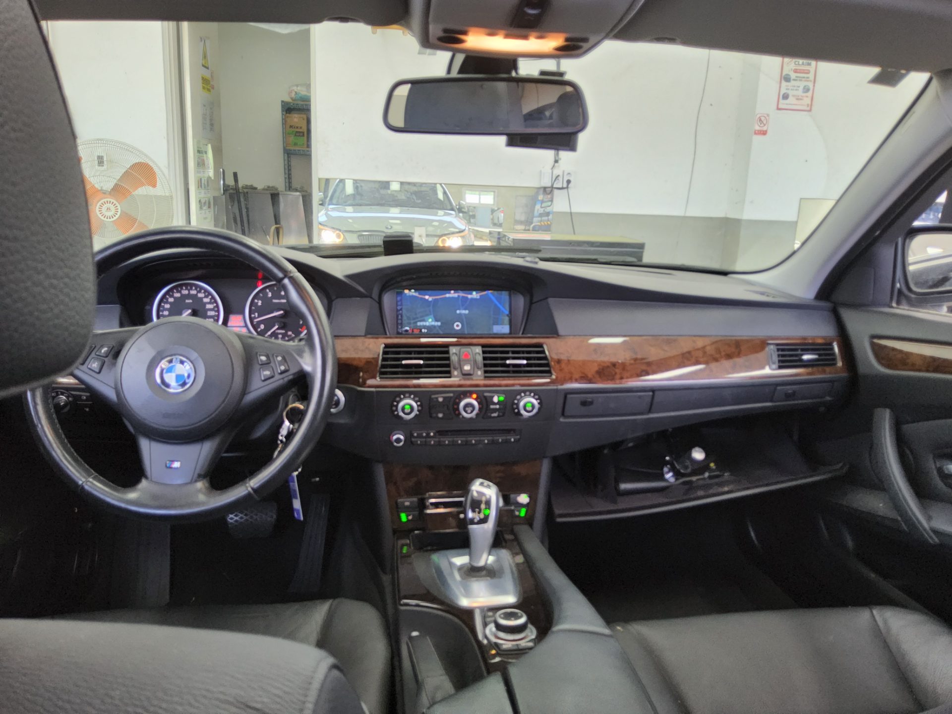 BMW 5 Series 2010 - Image 10