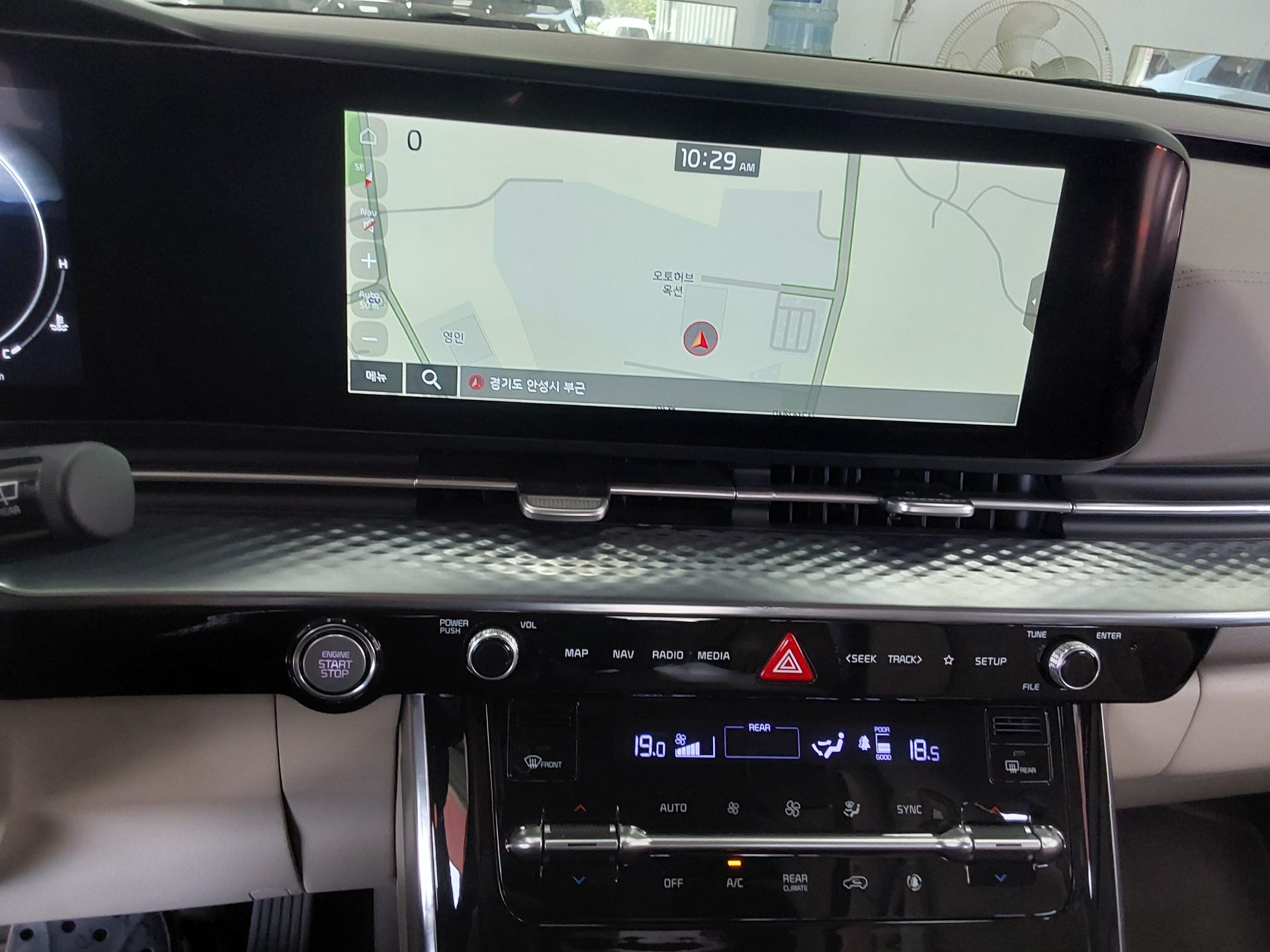 Kia SEDONA 2023 - Image 18