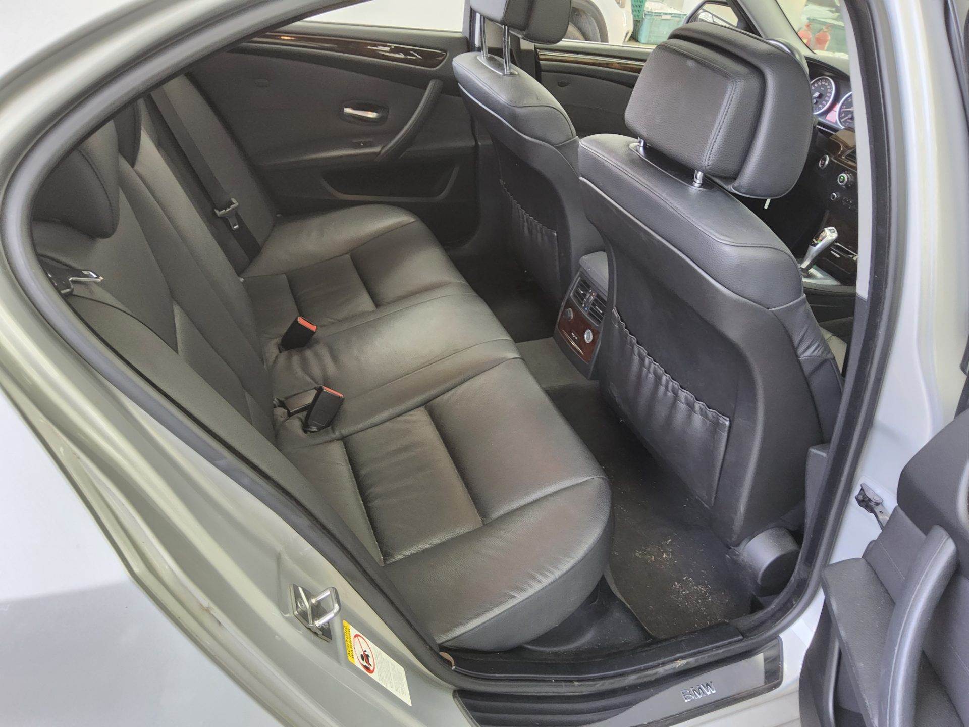 BMW 5 Series 2010 - Image 12