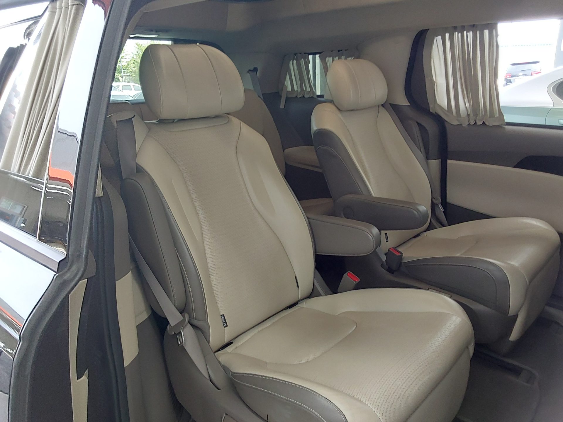 Kia SEDONA 2023 - Image 13