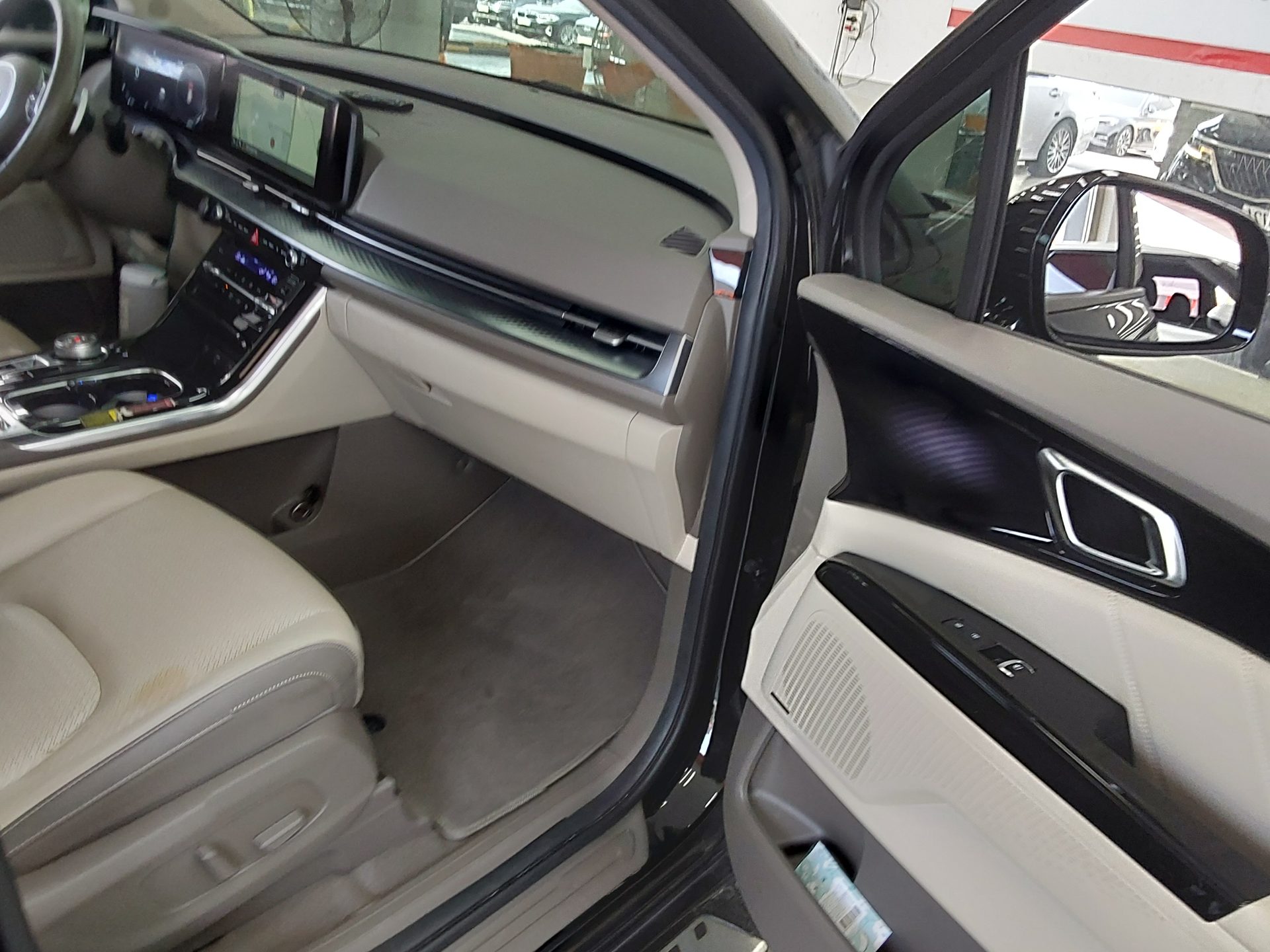 Kia SEDONA 2023 - Image 14