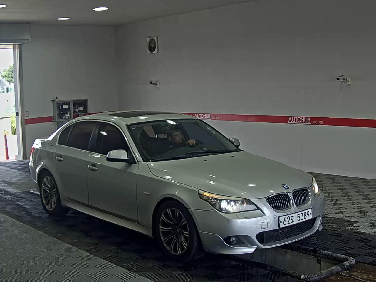 BMW 5 Series 2010 - Image 2