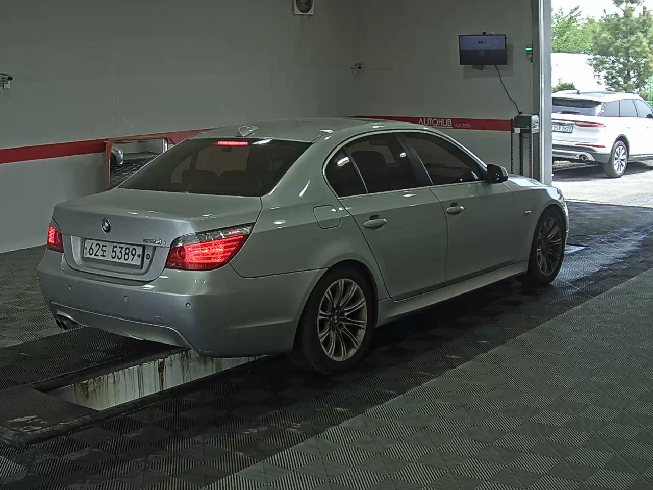 BMW 5 Series 2010 - Image 4