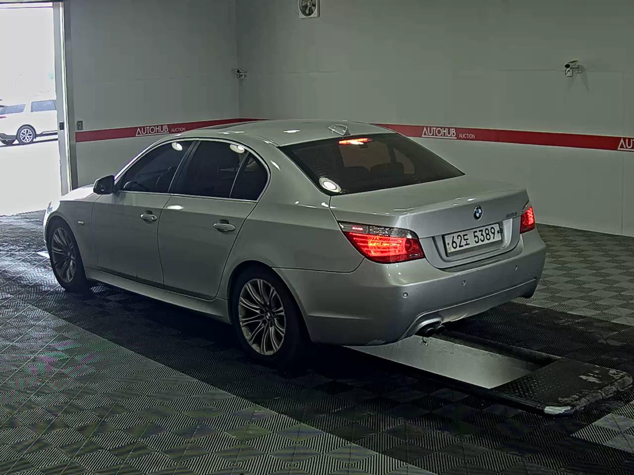 BMW 5 Series 2010 - Image 5
