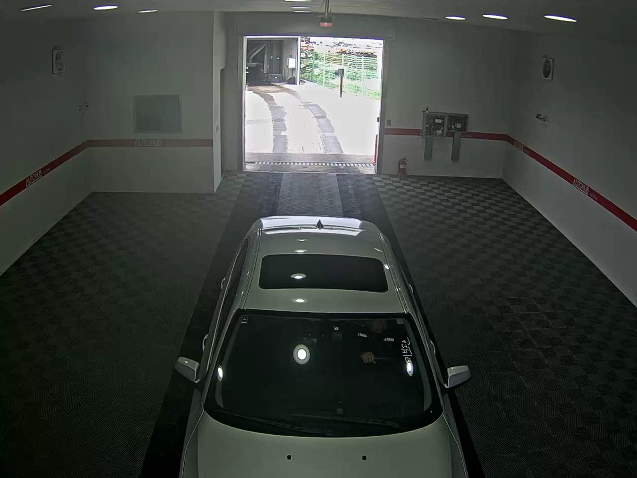 BMW 5 Series 2010 - Image 6