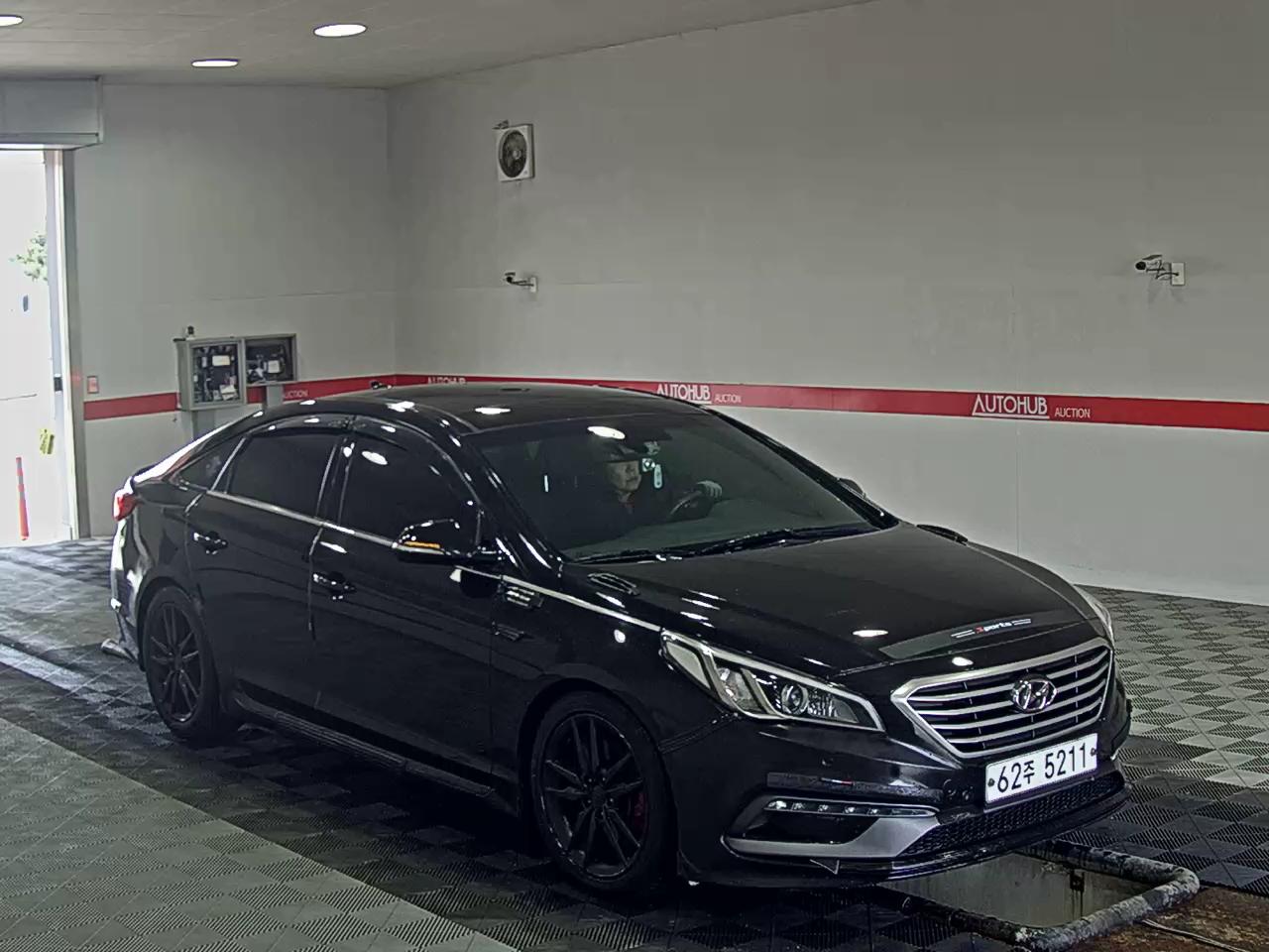 Hyundai Sonata 2015 - Image 2