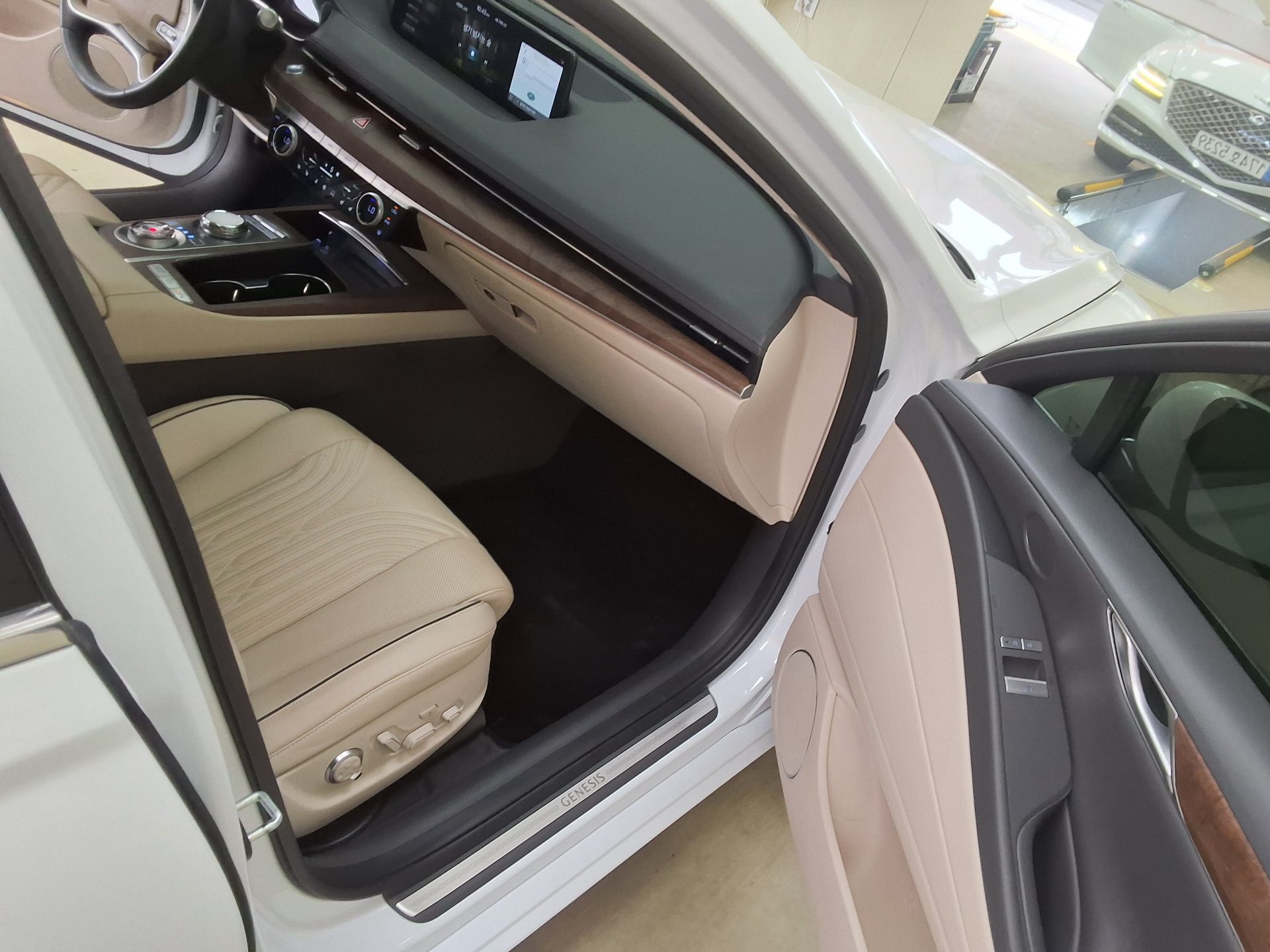 2024 - genesis g80