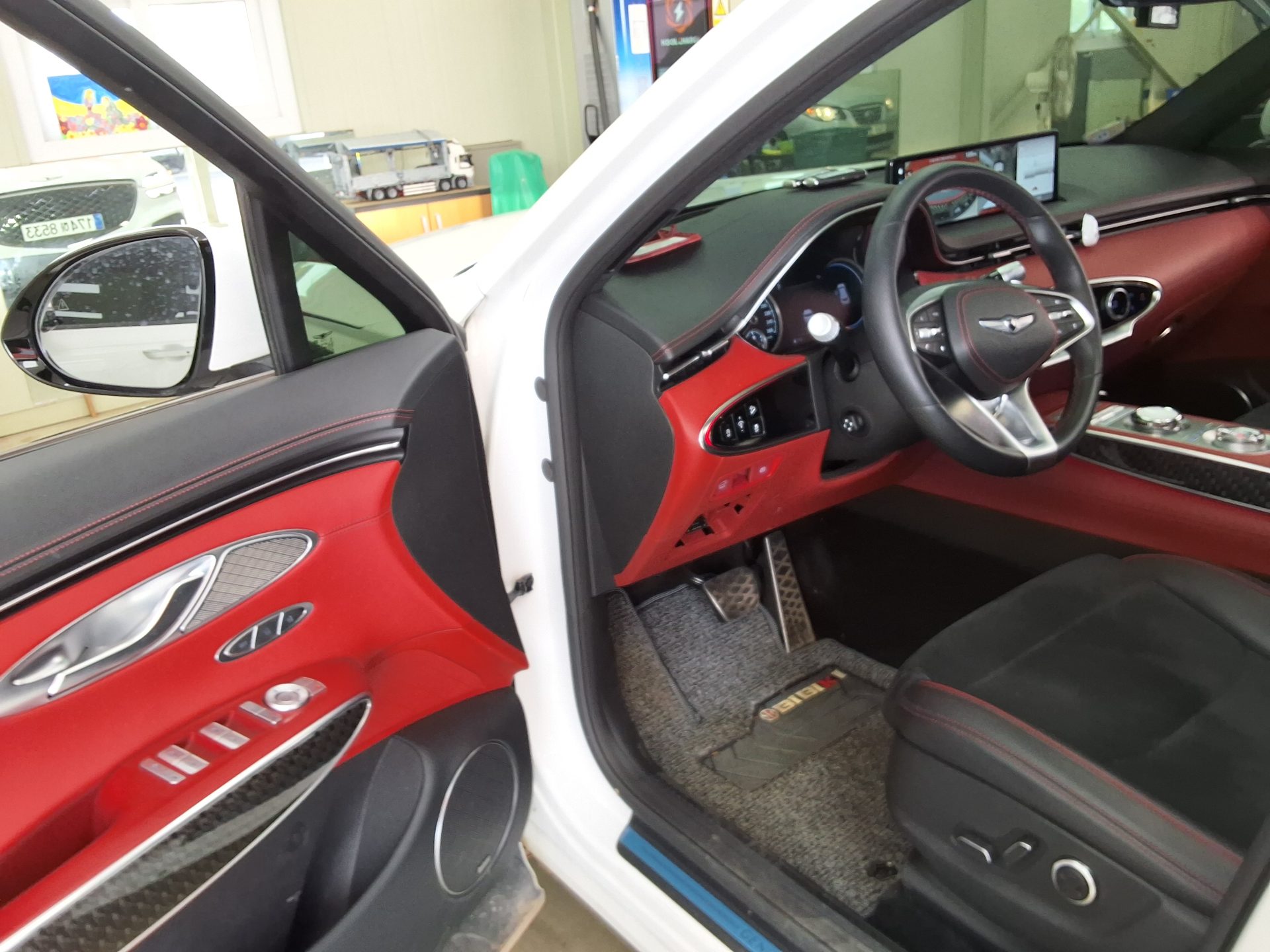 2024 - genesis gv70