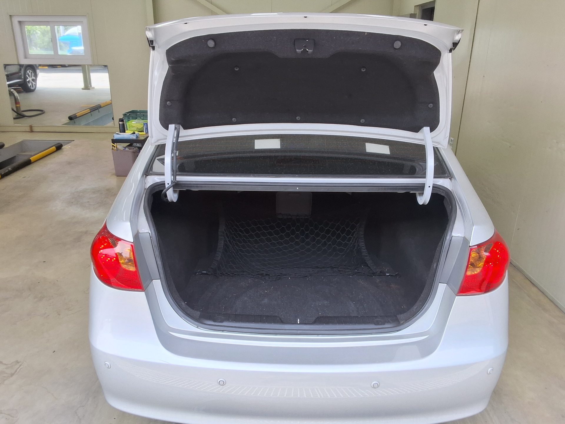 Hyundai Elantra 2010 - Image 14
