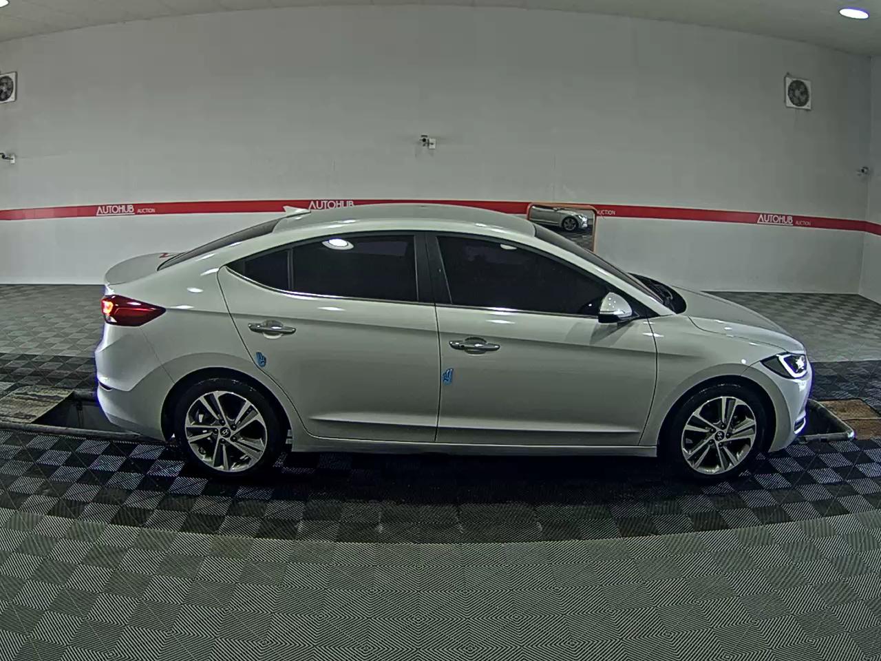 Hyundai Elantra 2016 - Image 3