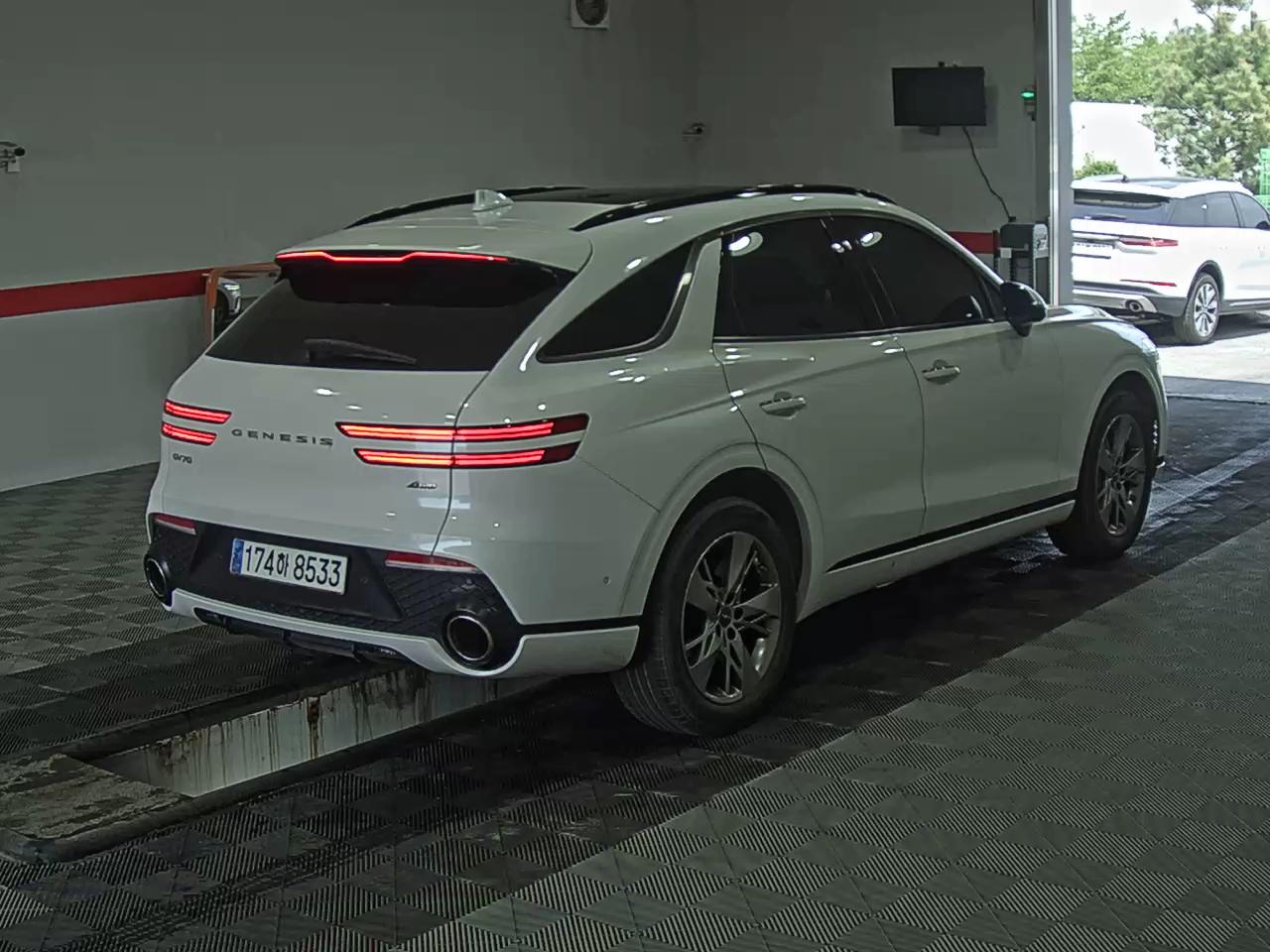 2024 - genesis gv70
