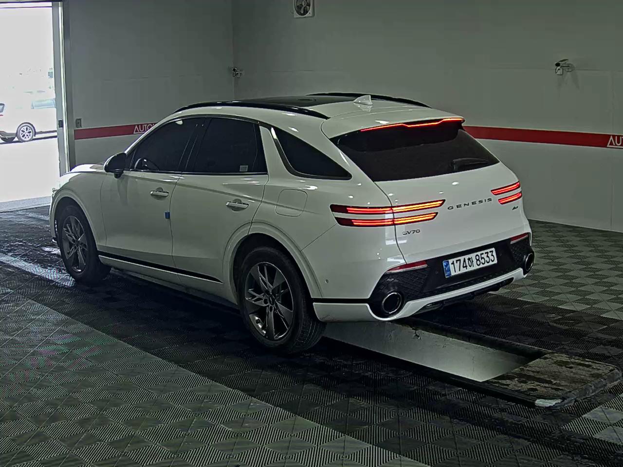 2024 - genesis gv70