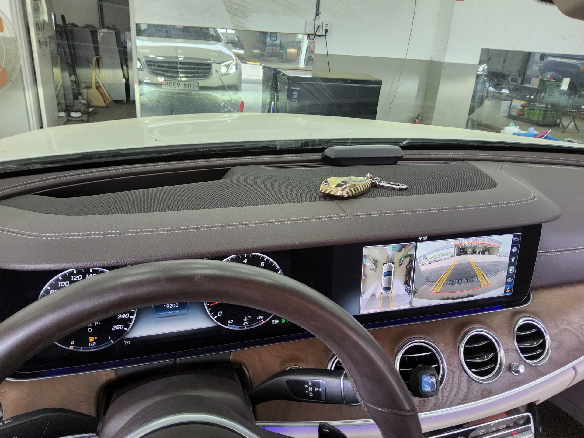 Mercedes-Benz E-Class 2019 - Image 16