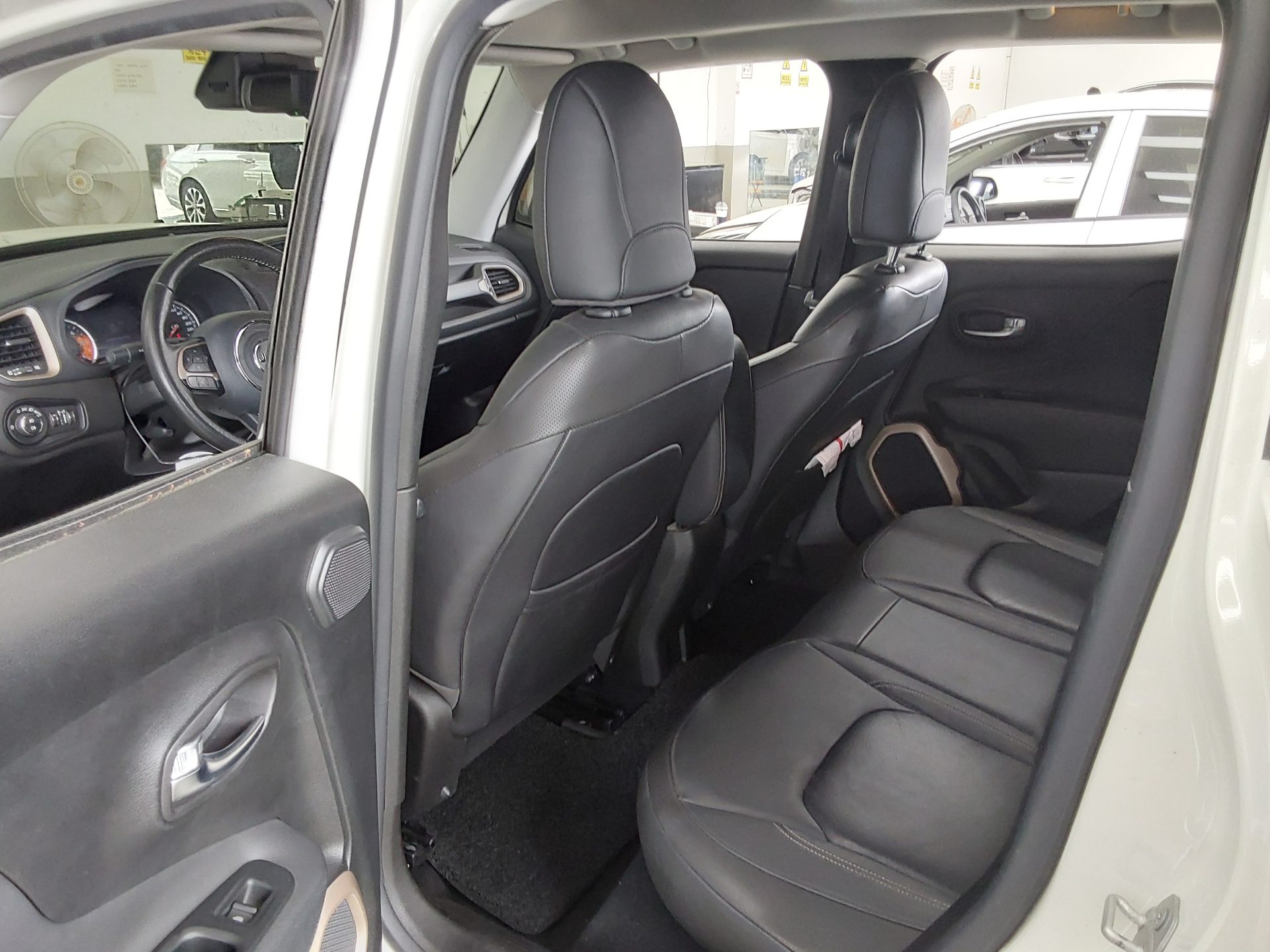Jeep Renegade 2016 - Image 12