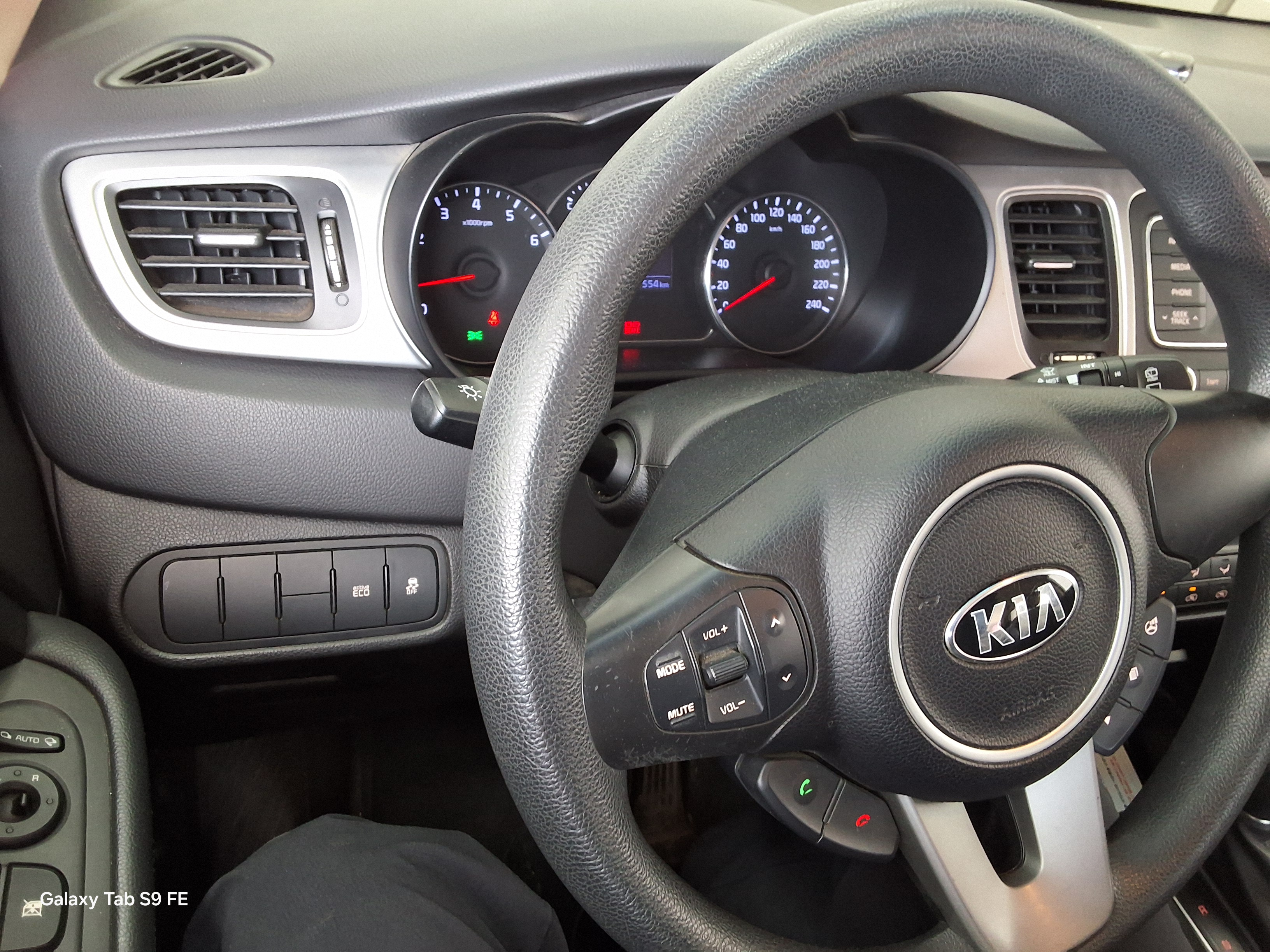 Kia Carens 2017 - Image 16