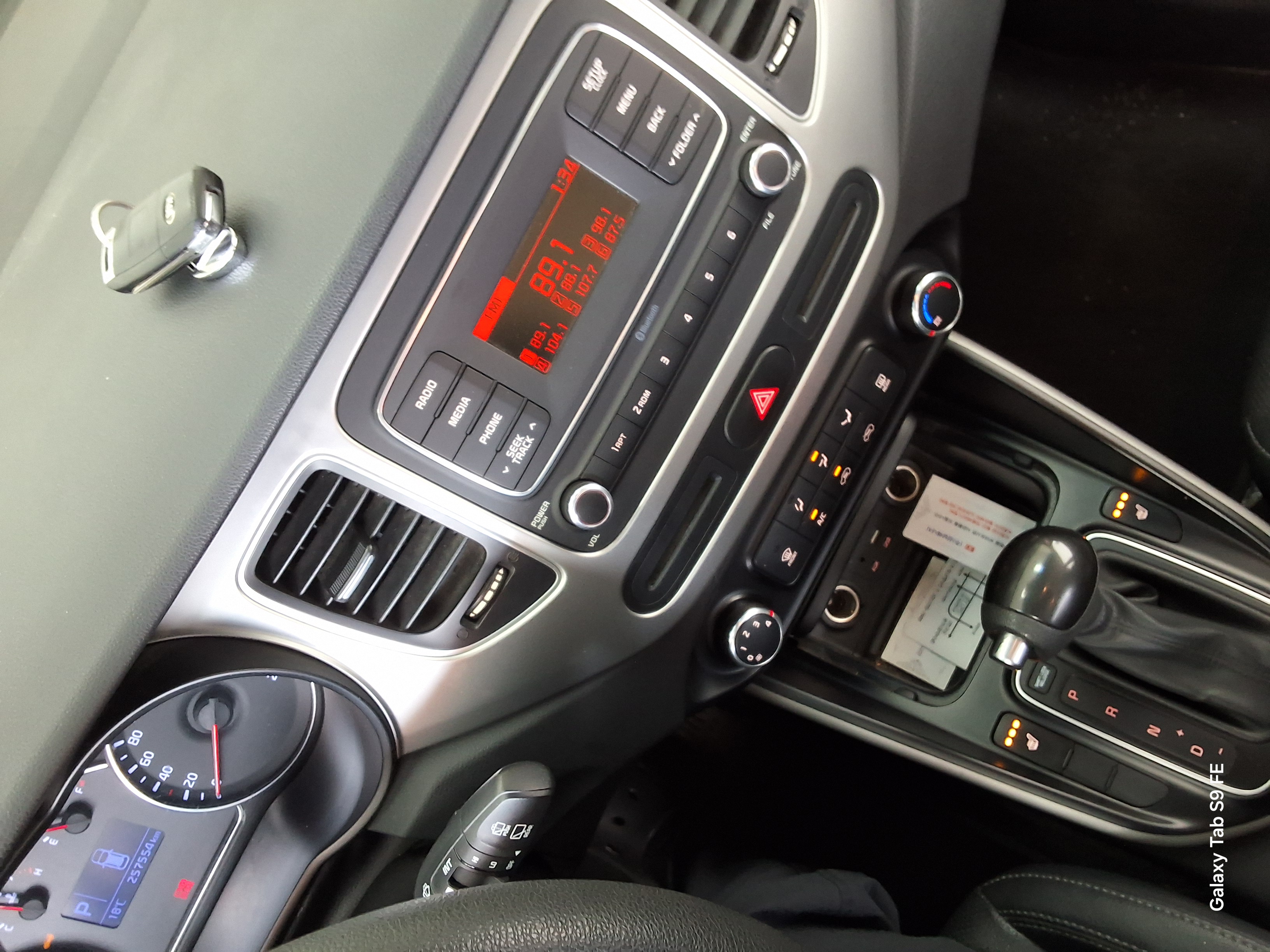Kia Carens 2017 - Image 17