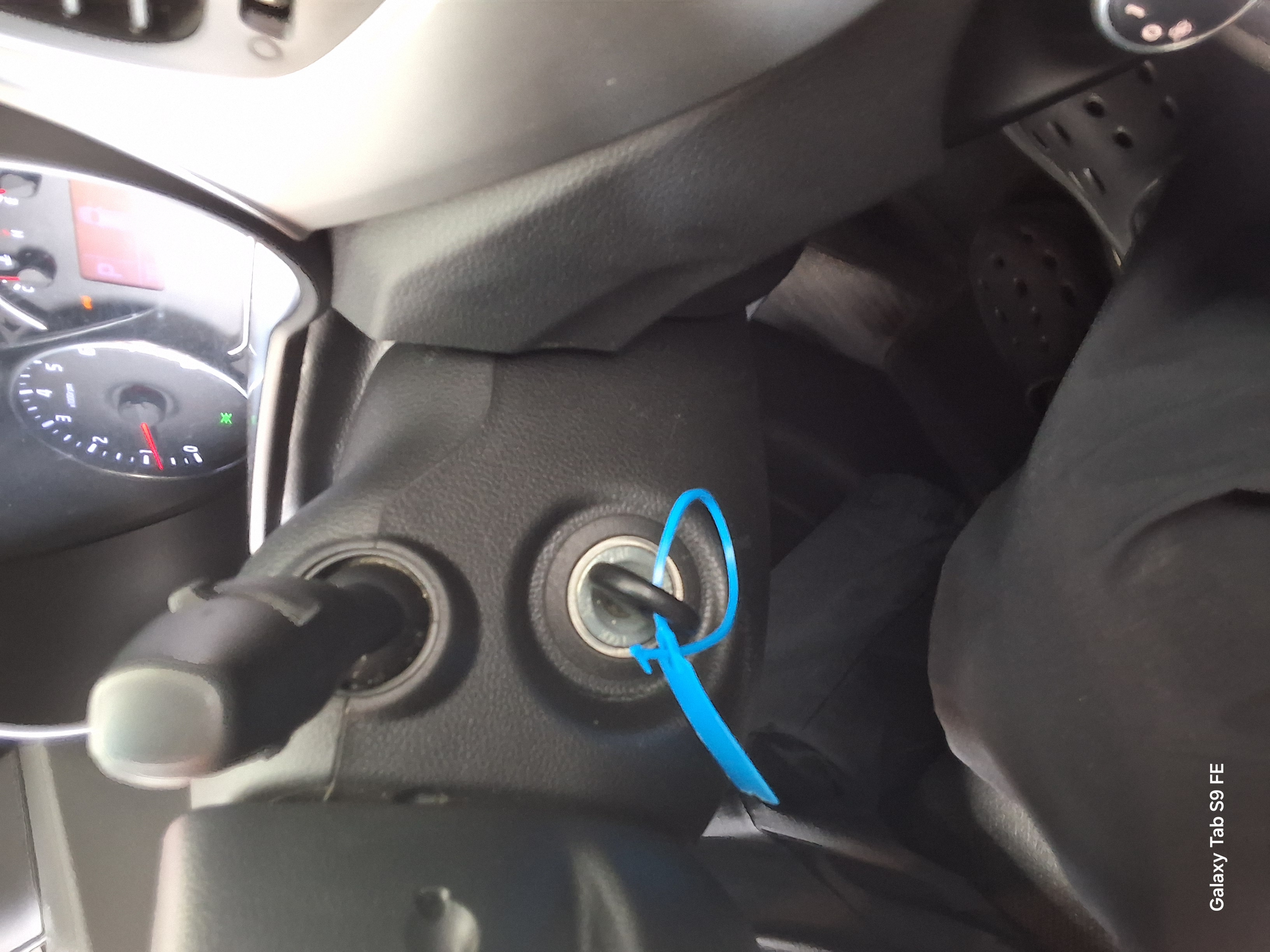 Kia Carens 2017 - Image 18