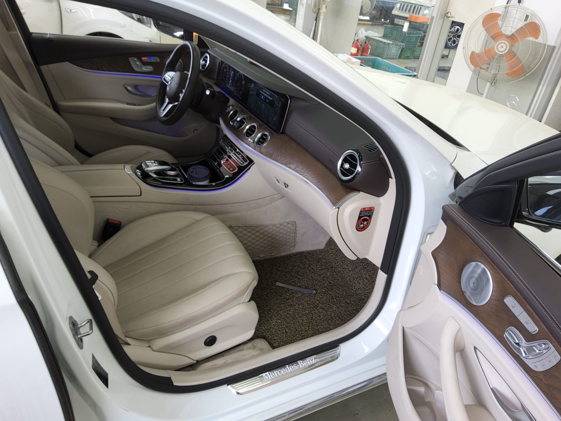Mercedes-Benz E-Class 2019 - Image 13