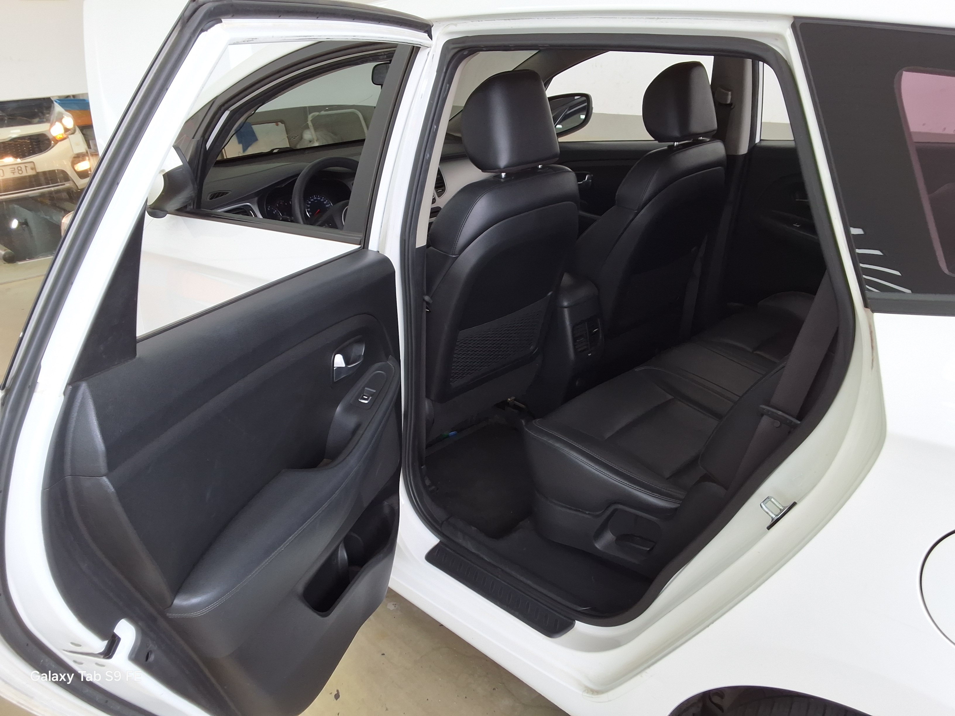 Kia Carens 2017 - Image 11