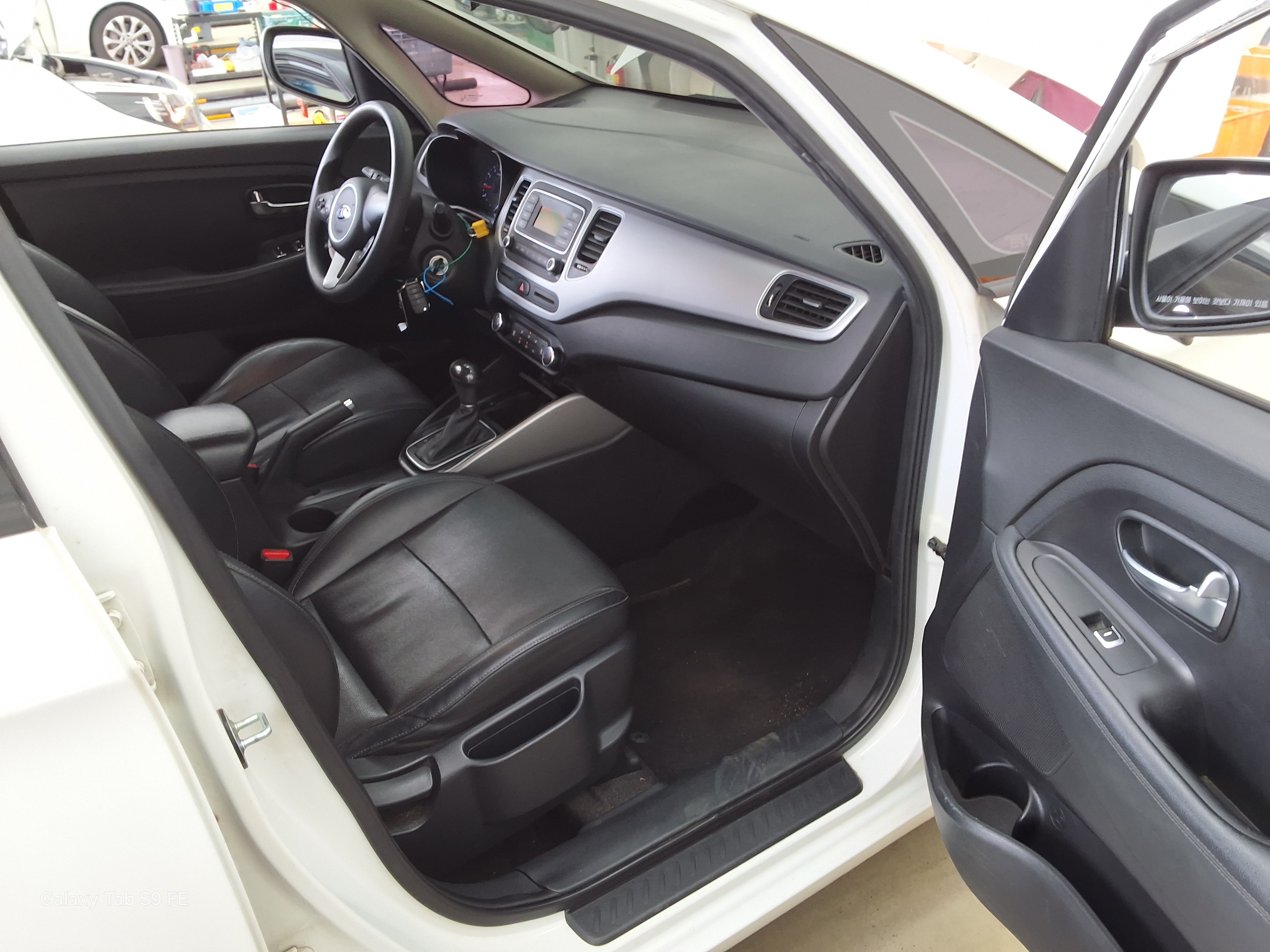 Kia Carens 2017 - Image 13