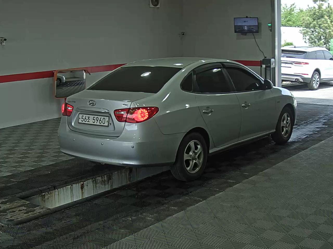 Hyundai Elantra 2010 - Image 4