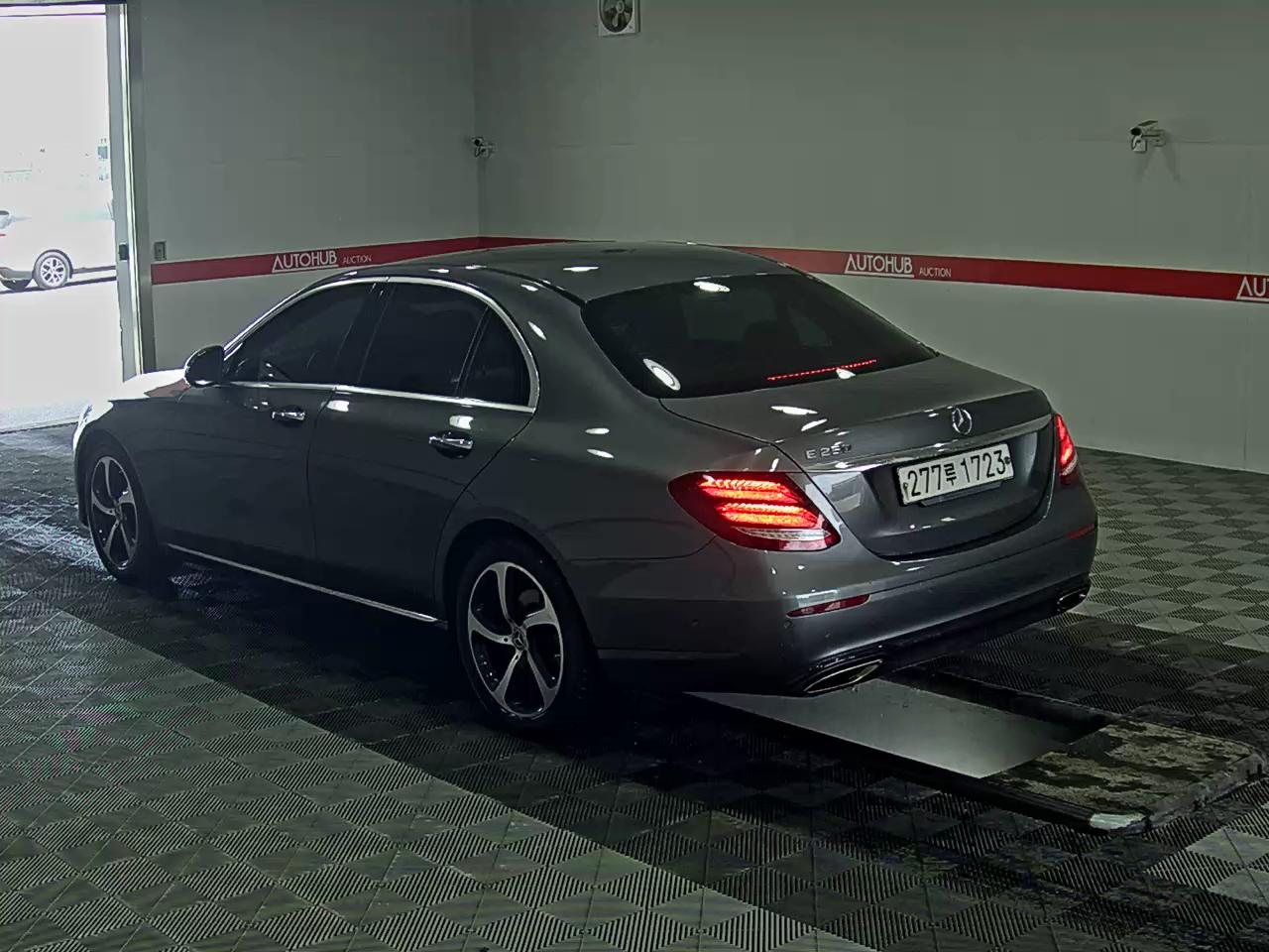Mercedes-Benz E-Class 2020 - Image 5