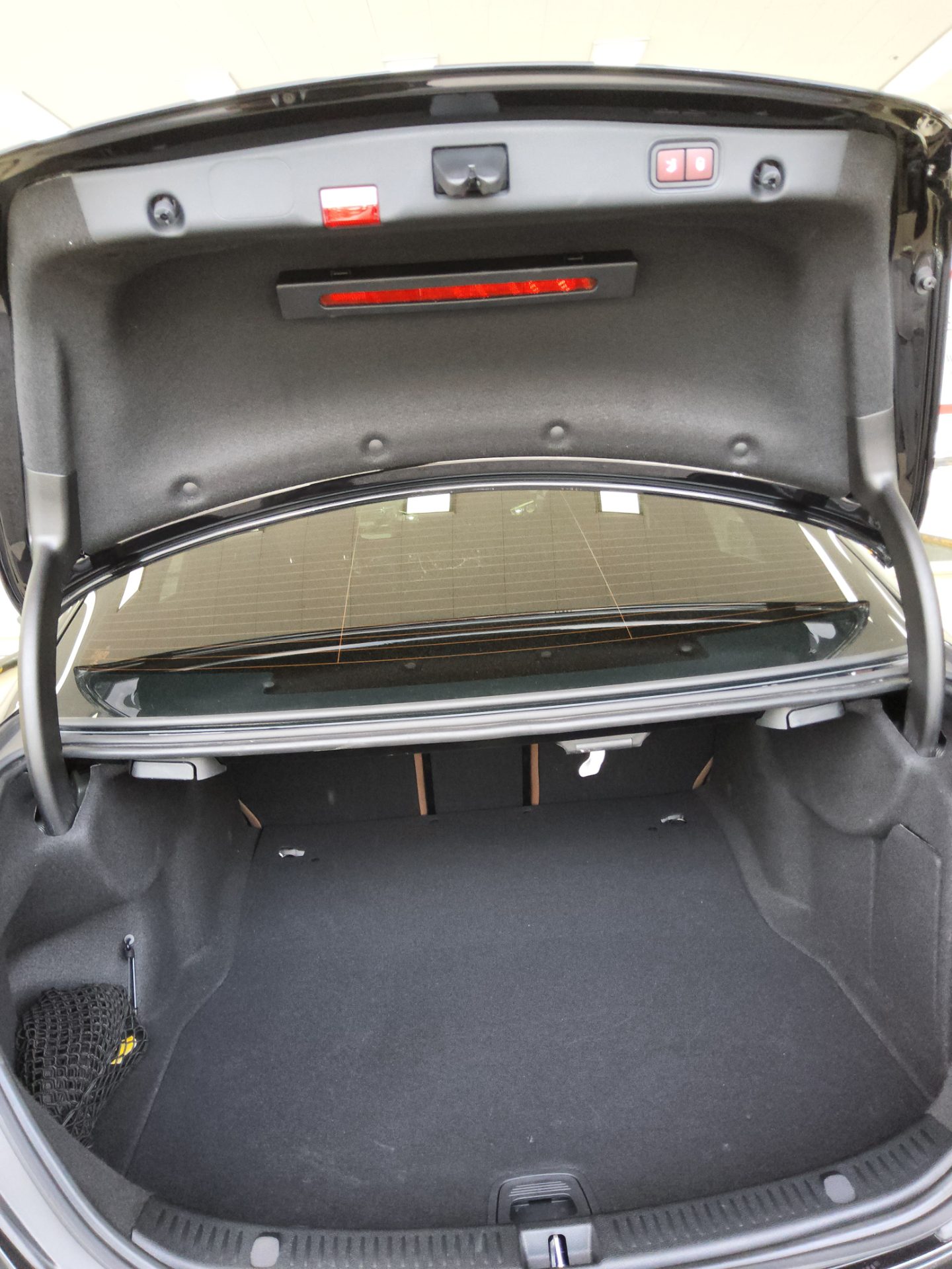 Mercedes-Benz E-Class 2022 - Image 14